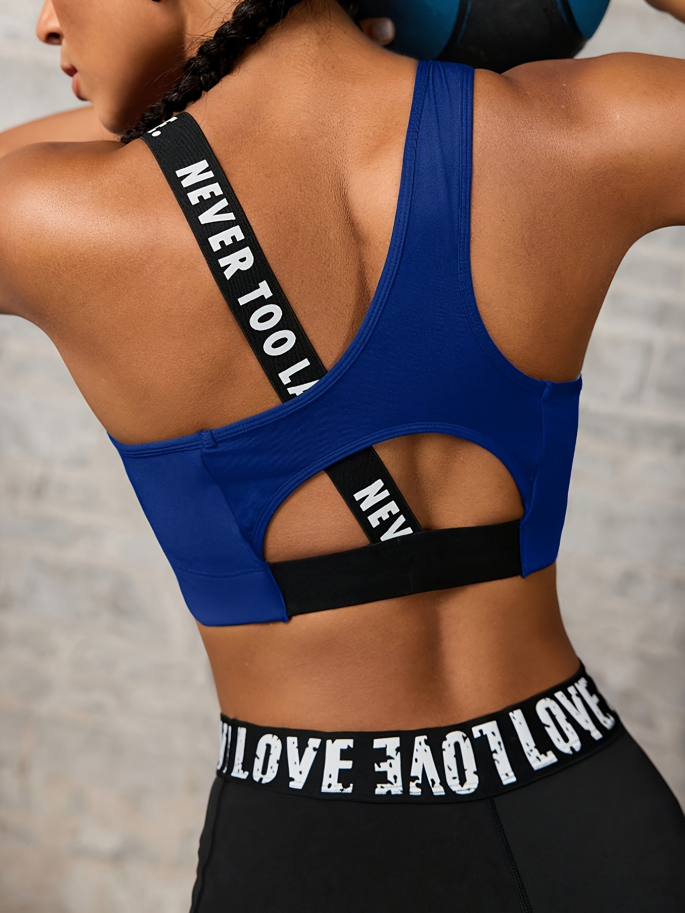 Women'S "NEVER TOO LATE" Graphic Asymmetrical Sports Bra - High Stretch, Hollow Back Design, Strapless Option, Perfect for Outdoor Activities, Workout Bra|Asymmetrical Neckline|Strapless Suppor - Topdecheztop.fr