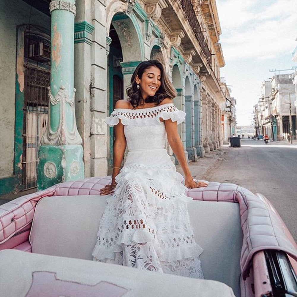 Robe en dentelle à épaules dénudées et à volants - Topdecheztop.fr