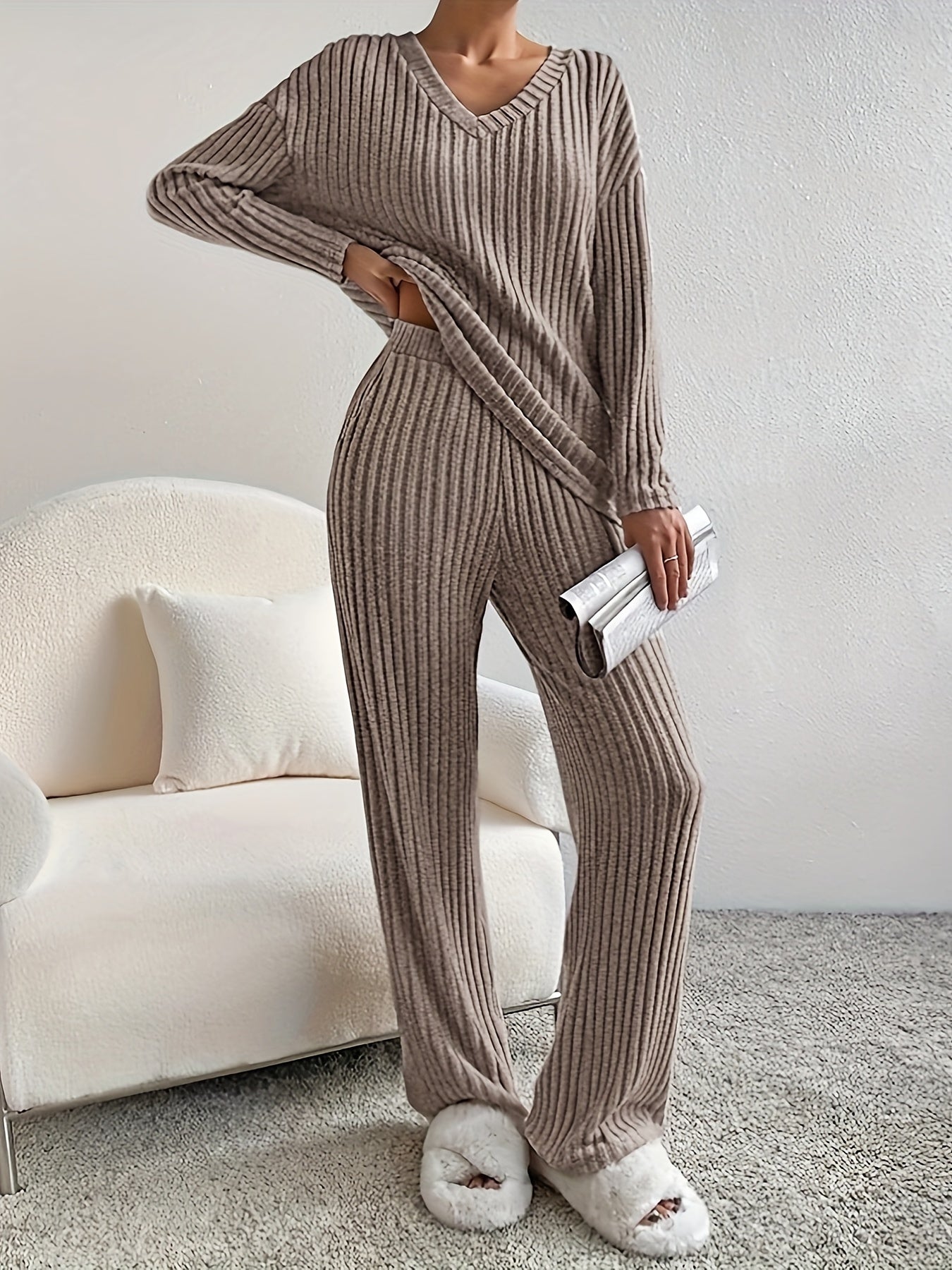Ensemble pantalon décontracté côtelé uni, haut à manches longues et col en V