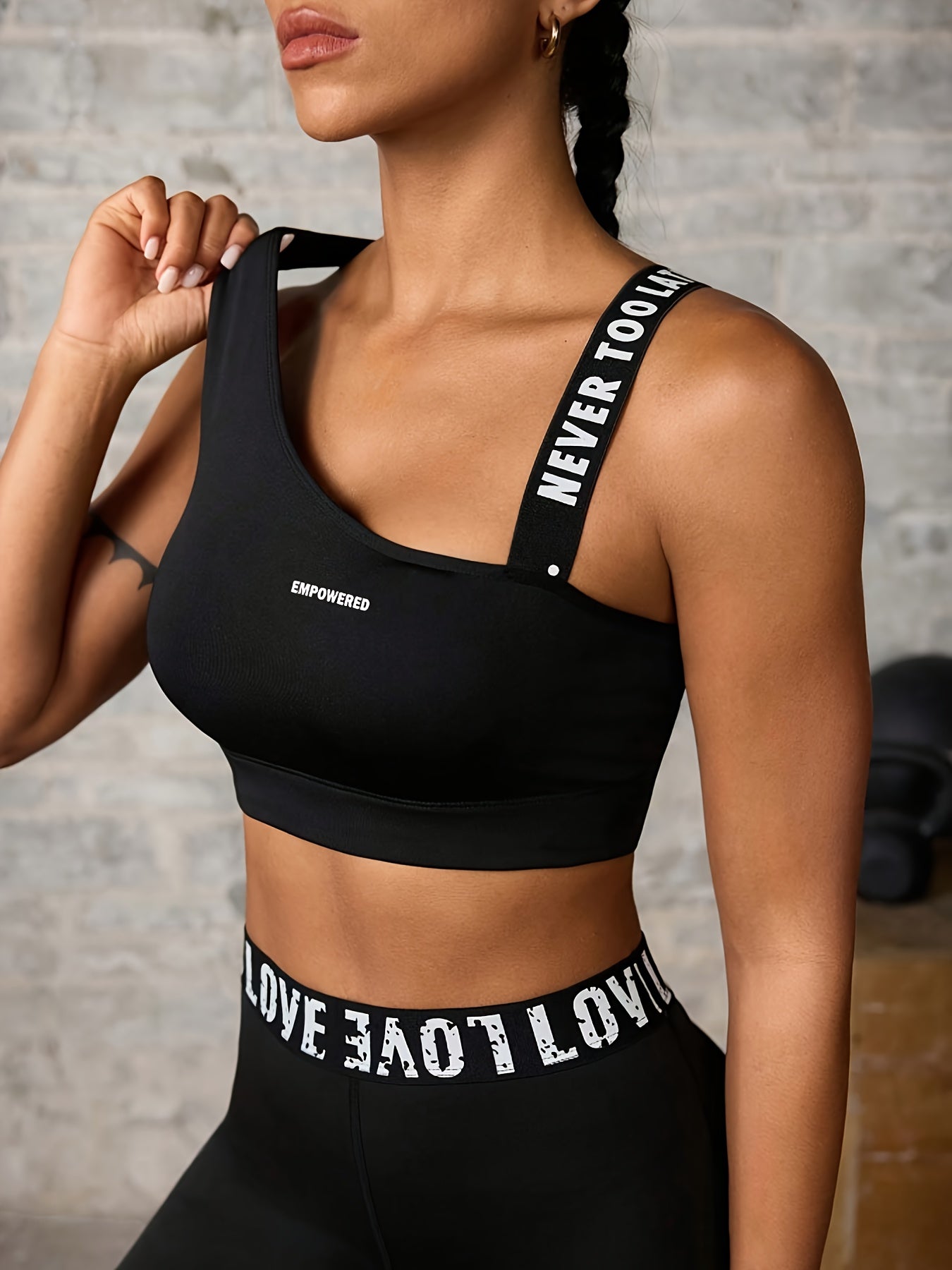 Women'S "NEVER TOO LATE" Graphic Asymmetrical Sports Bra - High Stretch, Hollow Back Design, Strapless Option, Perfect for Outdoor Activities, Workout Bra|Asymmetrical Neckline|Strapless Suppor - Topdecheztop.fr