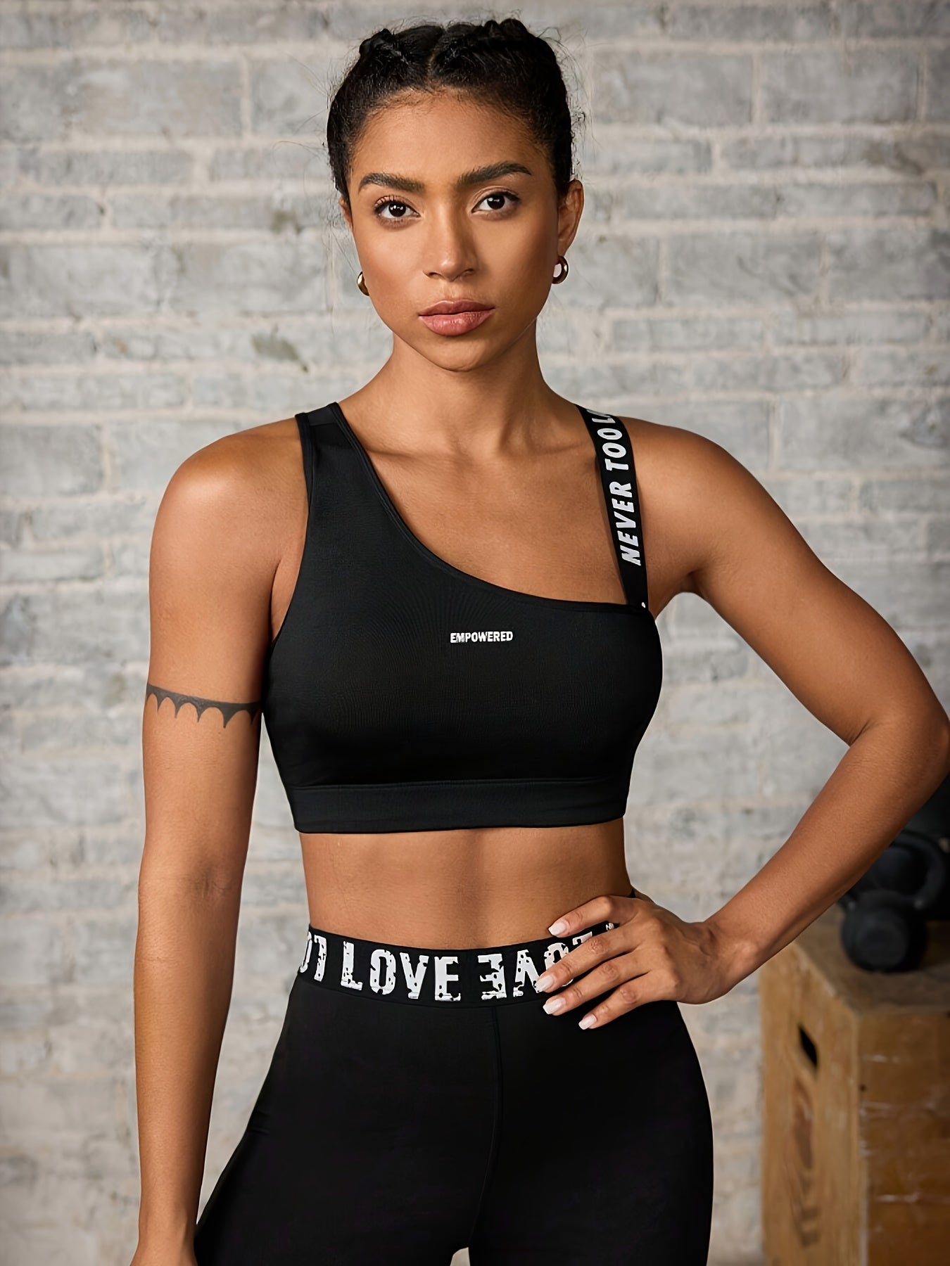 Women'S "NEVER TOO LATE" Graphic Asymmetrical Sports Bra - High Stretch, Hollow Back Design, Strapless Option, Perfect for Outdoor Activities, Workout Bra|Asymmetrical Neckline|Strapless Suppor - Topdecheztop.fr