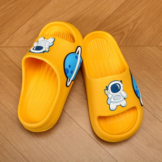 Boys' Cartoon Astronaut Slippers - Casual Cute Minimalist EVA Slip-On Sandals for Home & Outdoor - Breathable Lightweight Non-Slip for Children 14 and Under - Topdecheztop.fr