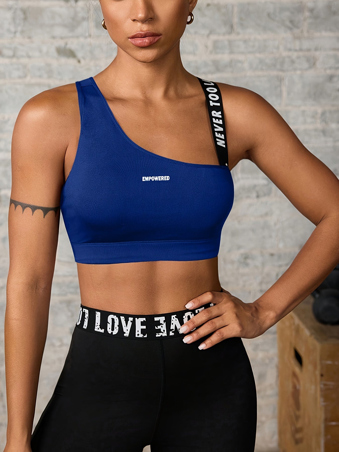 Women'S "NEVER TOO LATE" Graphic Asymmetrical Sports Bra - High Stretch, Hollow Back Design, Strapless Option, Perfect for Outdoor Activities, Workout Bra|Asymmetrical Neckline|Strapless Suppor - Topdecheztop.fr