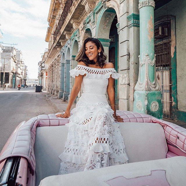 Robe en dentelle à épaules dénudées et à volants - Topdecheztop.fr