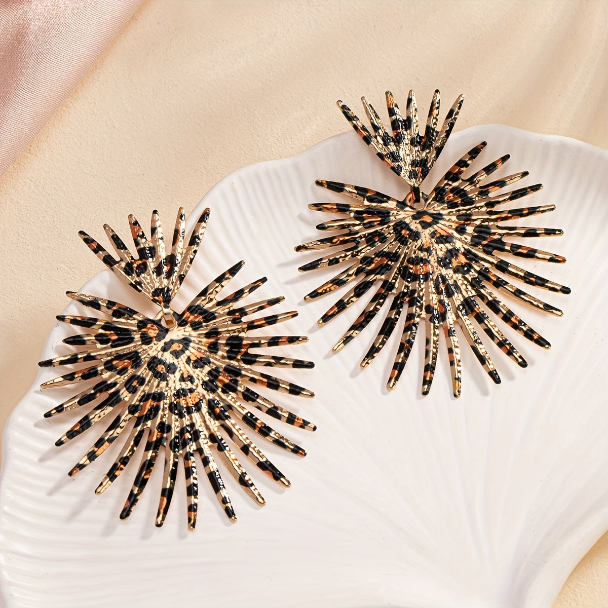 Leopard Pattern Thorn Heart Design Dangle Earrings Retro Sexy Style Creative Female Ear Ornaments - Topdecheztop.fr