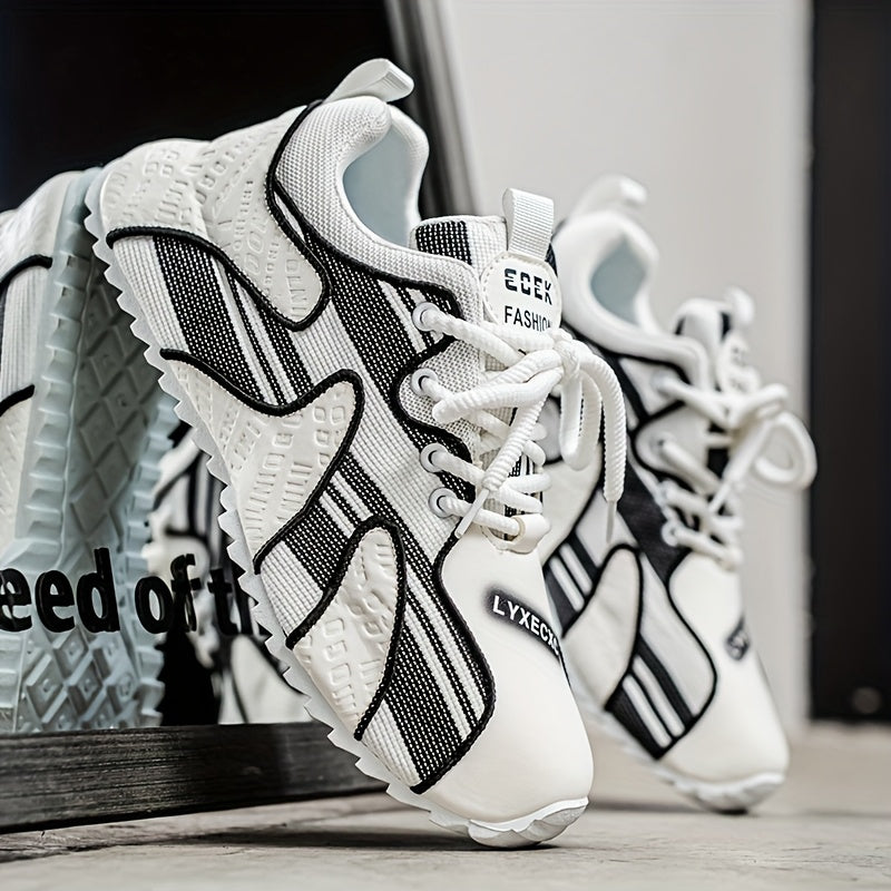 Les chaussures de sport décontractées légères à lacets