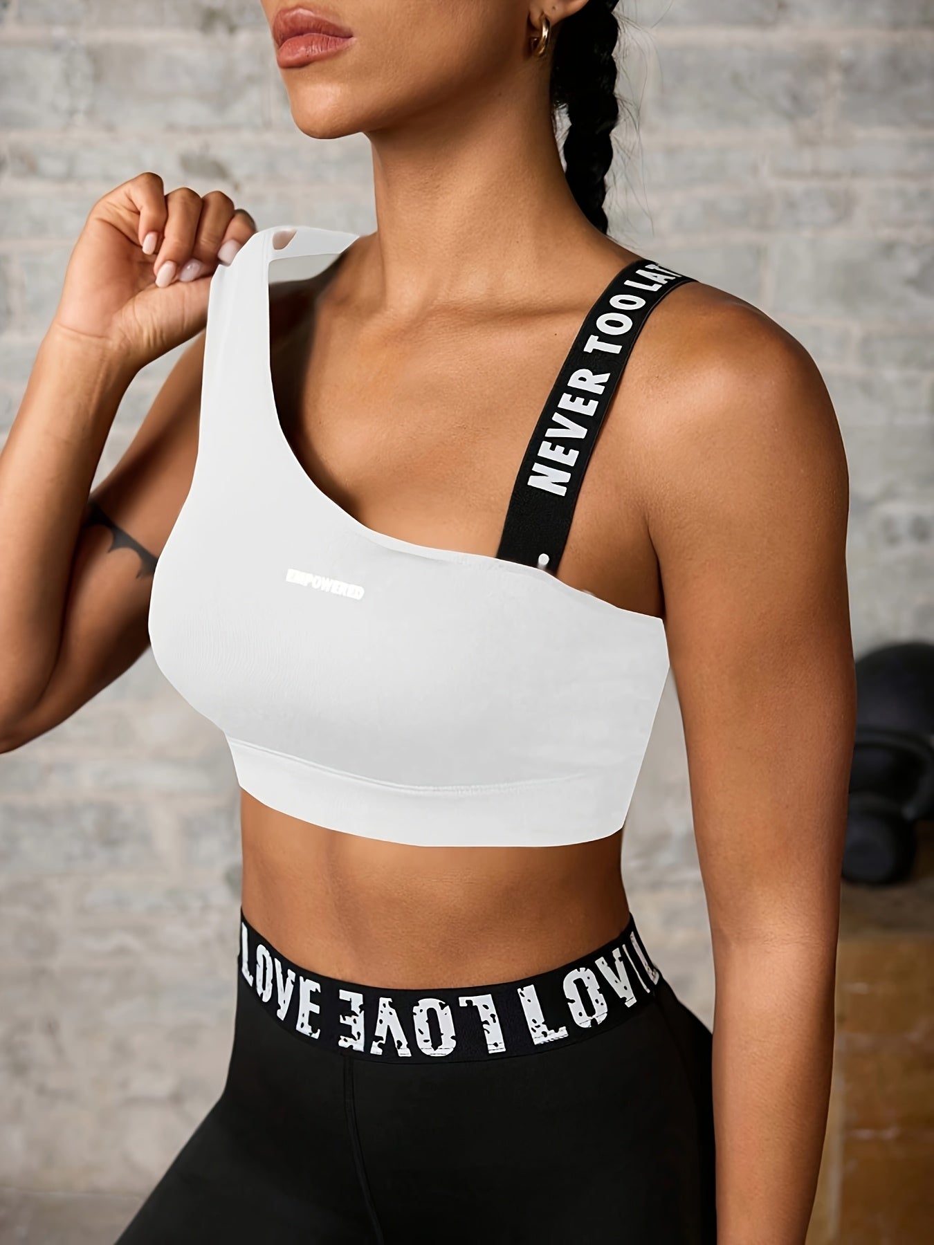 Women'S "NEVER TOO LATE" Graphic Asymmetrical Sports Bra - High Stretch, Hollow Back Design, Strapless Option, Perfect for Outdoor Activities, Workout Bra|Asymmetrical Neckline|Strapless Suppor - Topdecheztop.fr