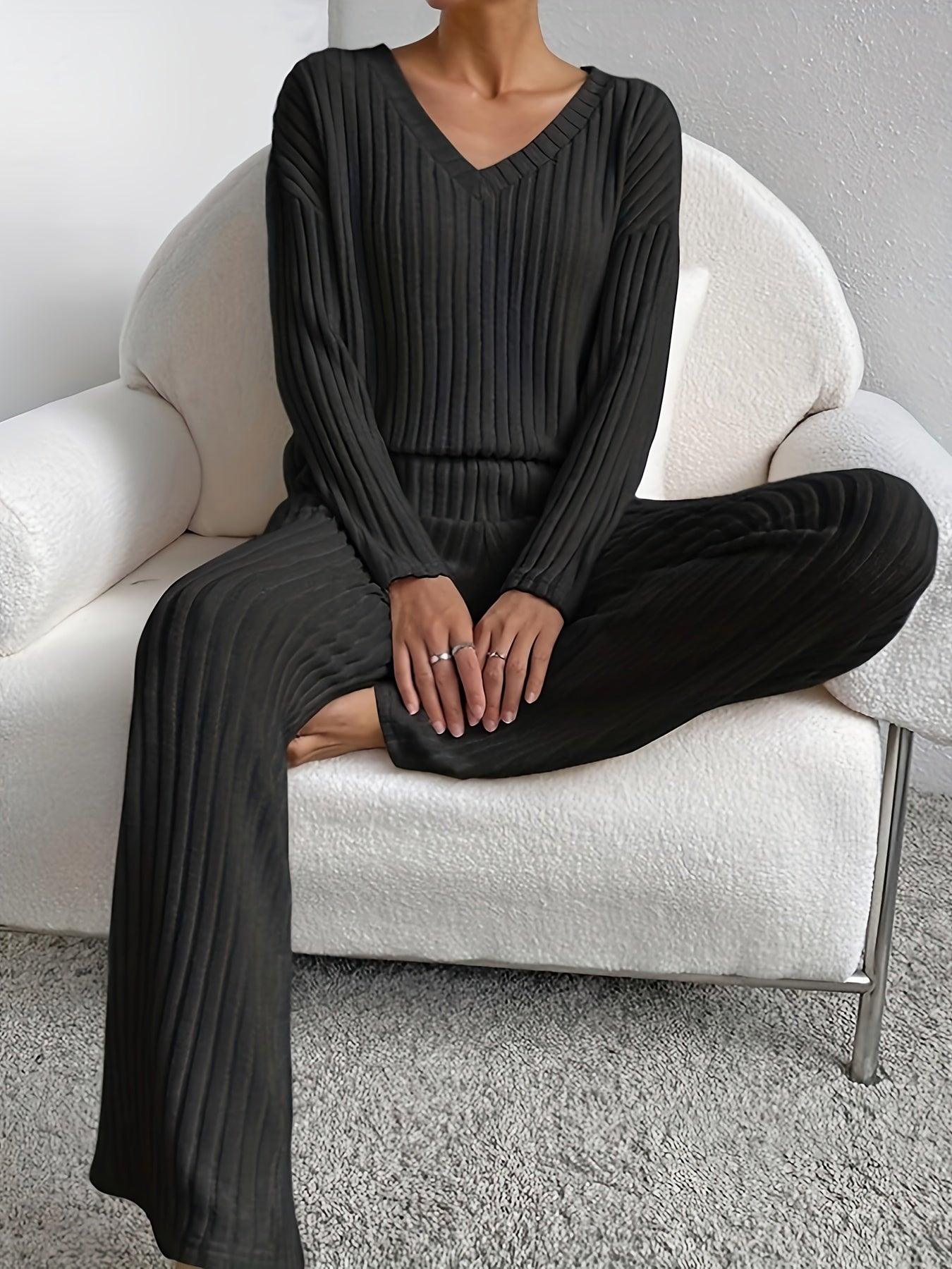 Ensemble pantalon décontracté côtelé uni, haut à manches longues et col en V