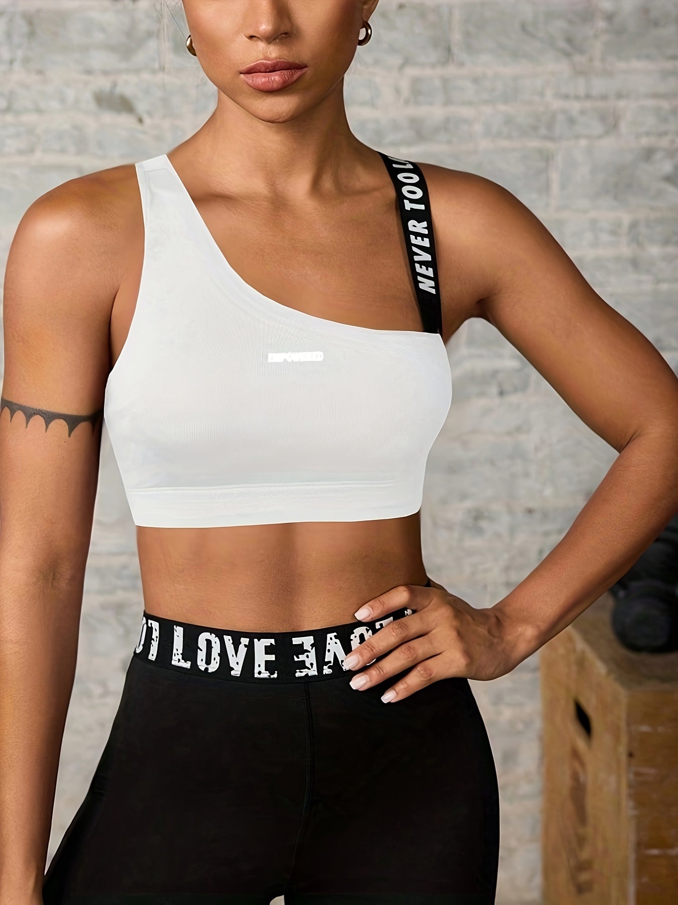 Women'S "NEVER TOO LATE" Graphic Asymmetrical Sports Bra - High Stretch, Hollow Back Design, Strapless Option, Perfect for Outdoor Activities, Workout Bra|Asymmetrical Neckline|Strapless Suppor - Topdecheztop.fr