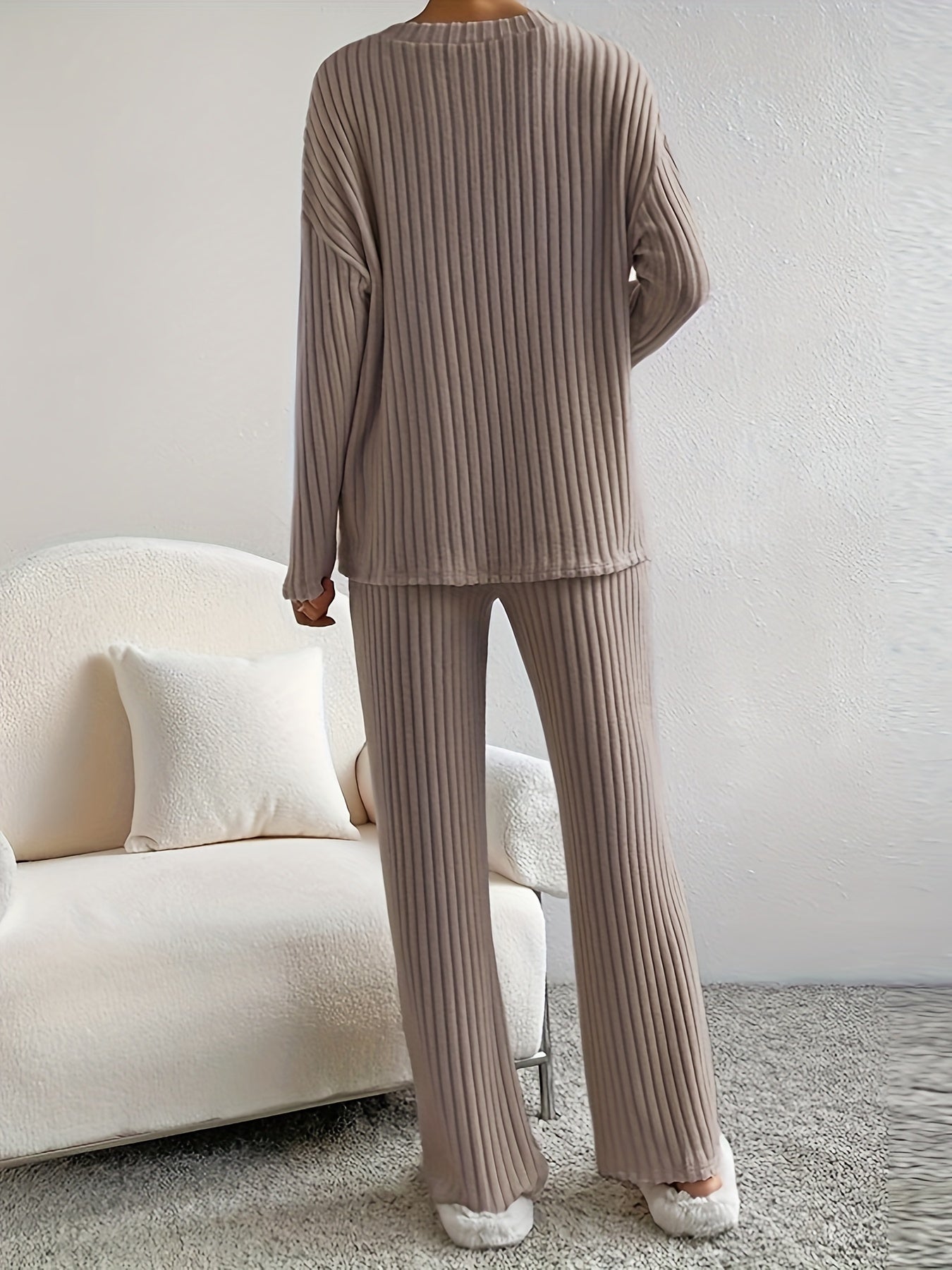 Ensemble pantalon décontracté côtelé uni, haut à manches longues et col en V