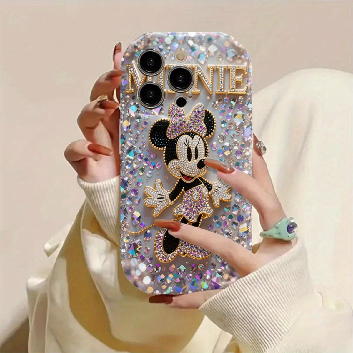 Une coque de téléphone sous licence Disney avec un design en strass, IPHONE - Topdecheztop.fr