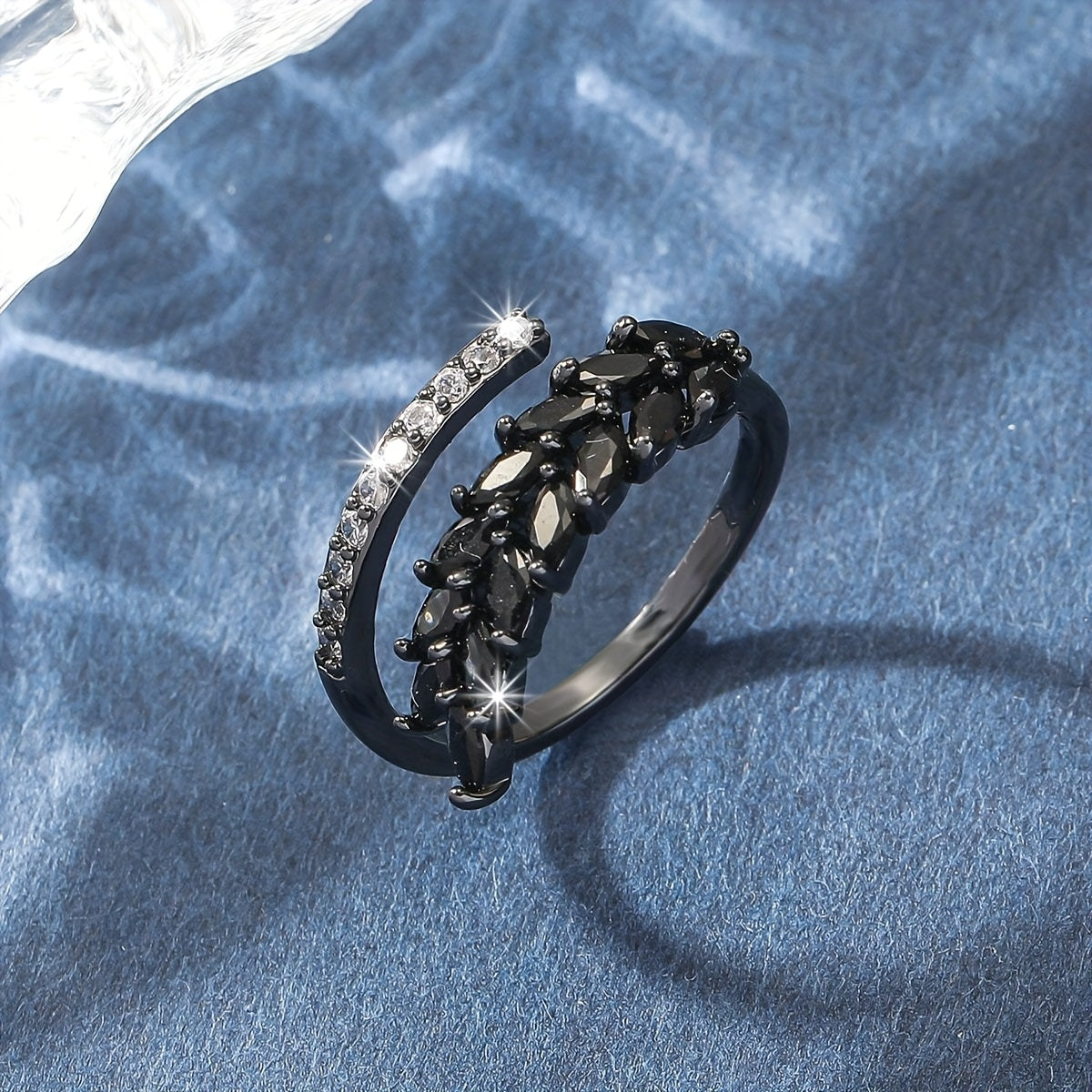 Bague ouverte élégante en cuivre ornée de zirconias