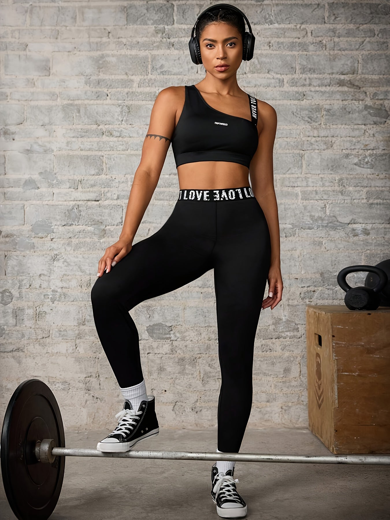 Women'S "NEVER TOO LATE" Graphic Asymmetrical Sports Bra - High Stretch, Hollow Back Design, Strapless Option, Perfect for Outdoor Activities, Workout Bra|Asymmetrical Neckline|Strapless Suppor - Topdecheztop.fr