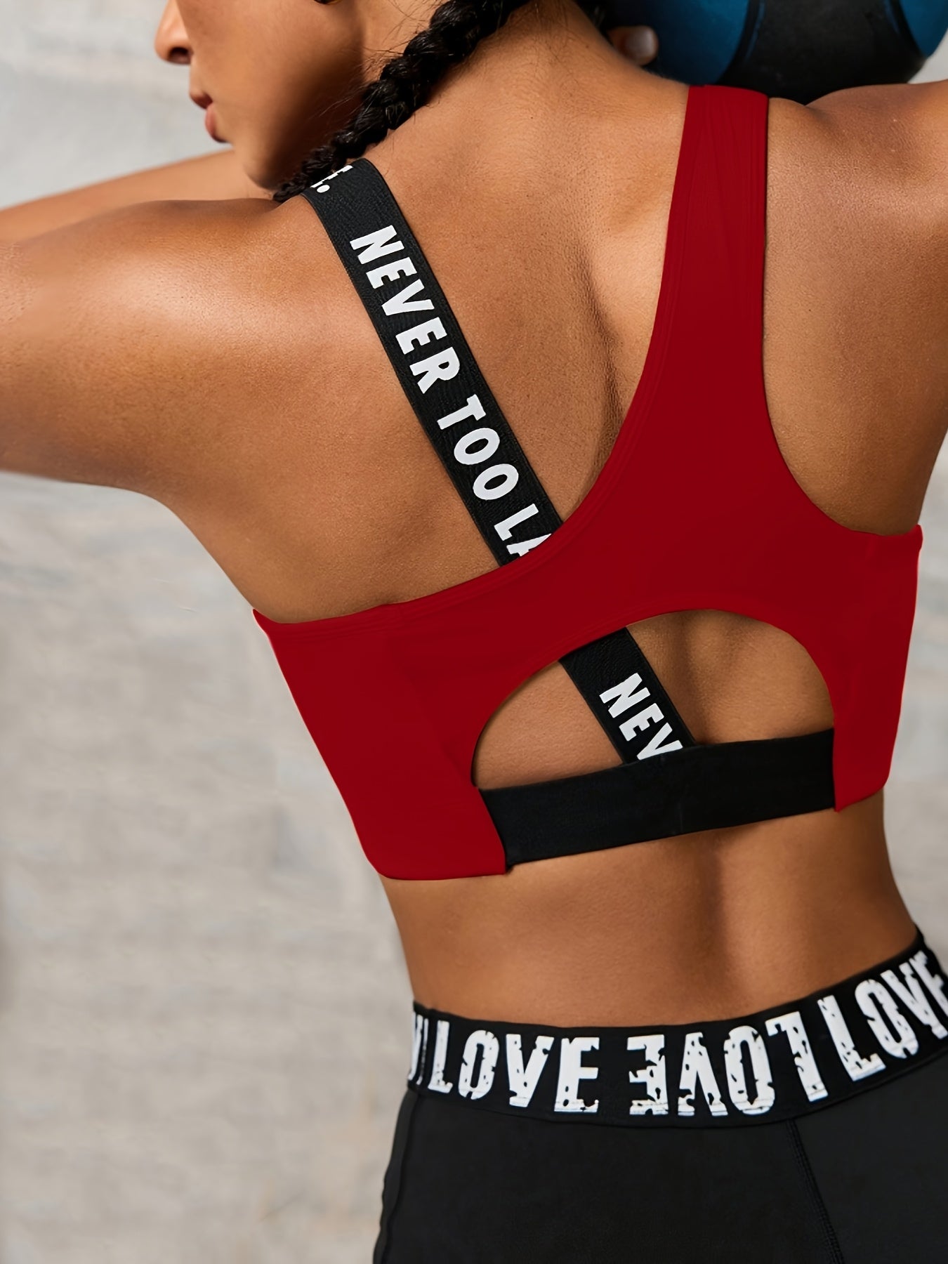 Women'S "NEVER TOO LATE" Graphic Asymmetrical Sports Bra - High Stretch, Hollow Back Design, Strapless Option, Perfect for Outdoor Activities, Workout Bra|Asymmetrical Neckline|Strapless Suppor - Topdecheztop.fr
