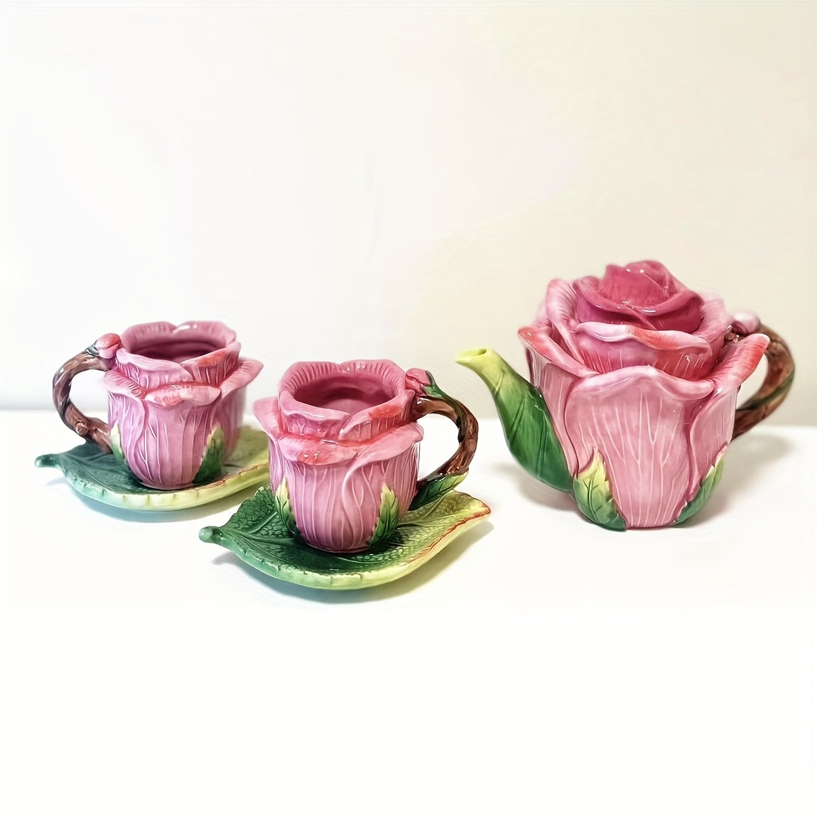 Service à thé en céramique peinte à la main