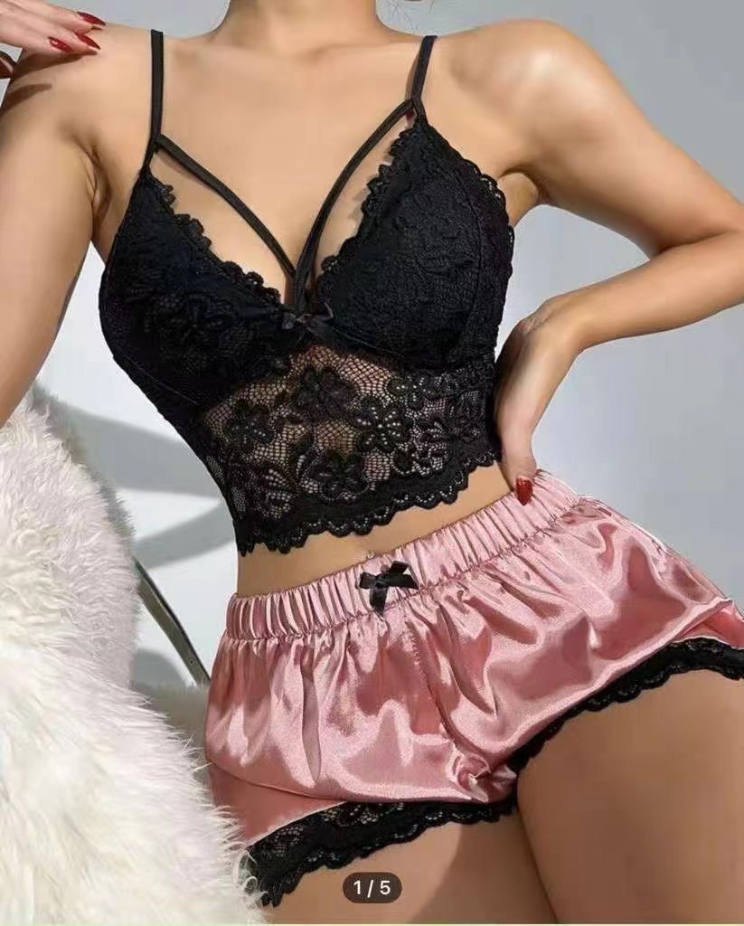Ensemble pyjama débardeur et short en dentelle
