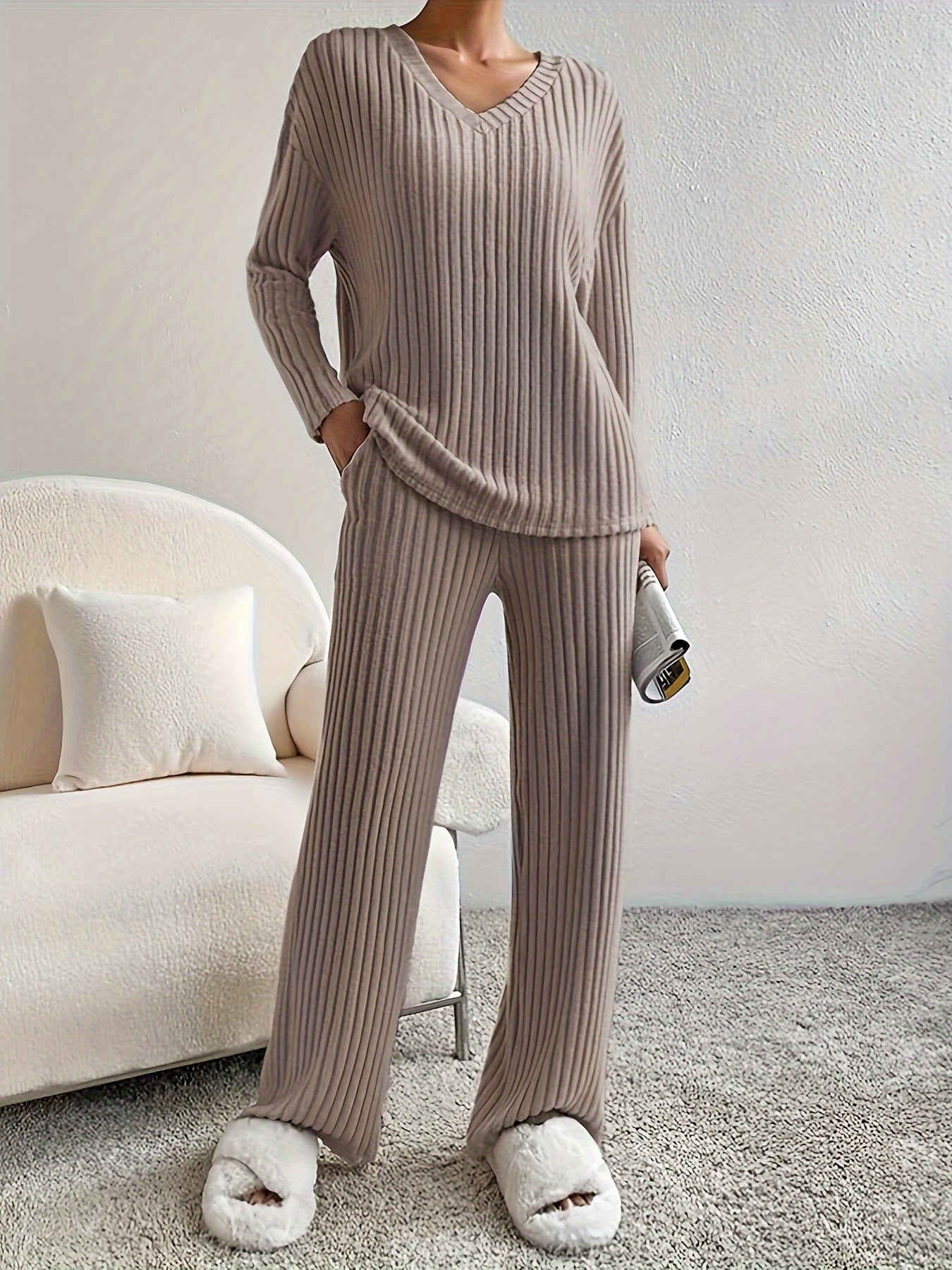 Ensemble pantalon décontracté côtelé uni, haut à manches longues et col en V