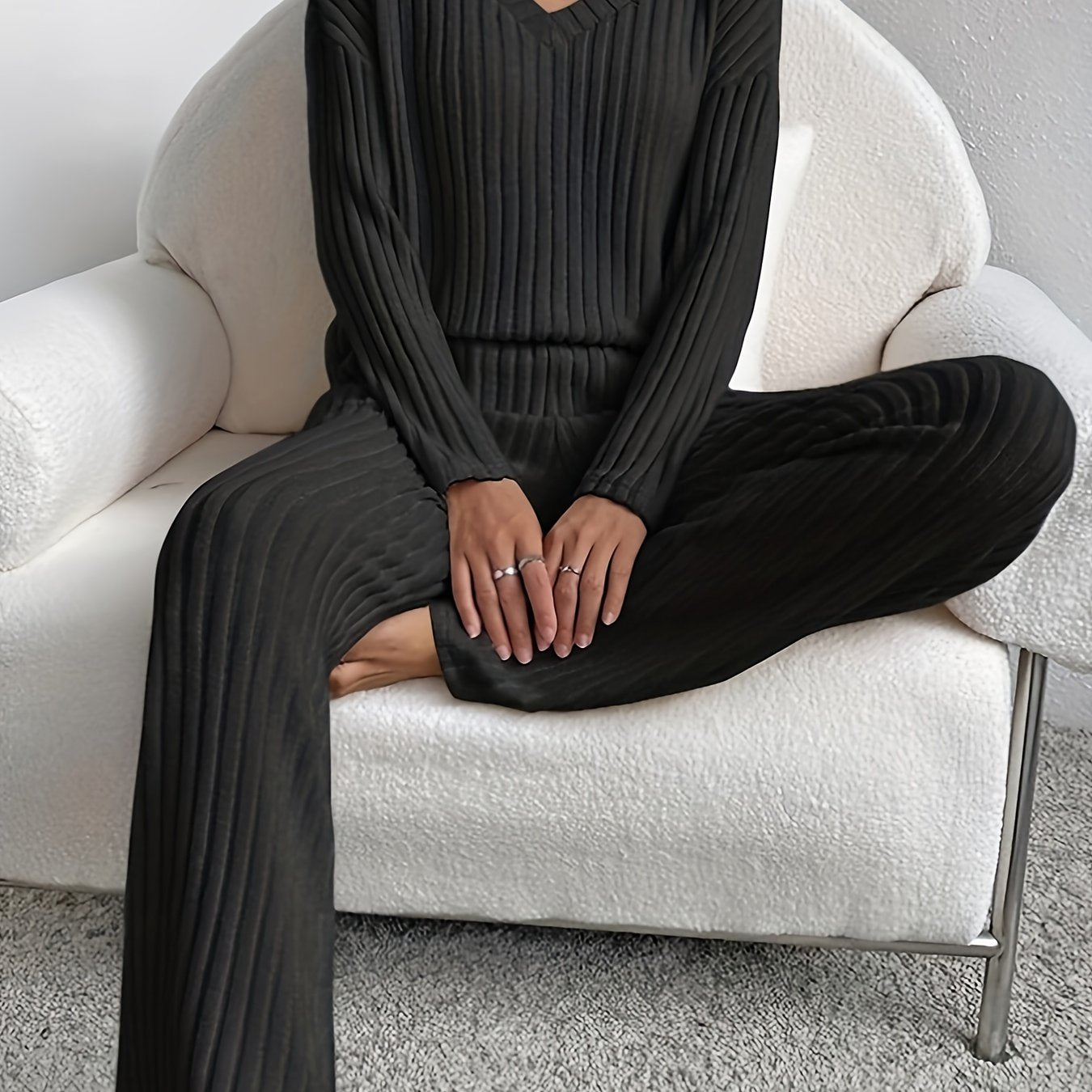 Ensemble pantalon décontracté côtelé uni, haut à manches longues et col en V