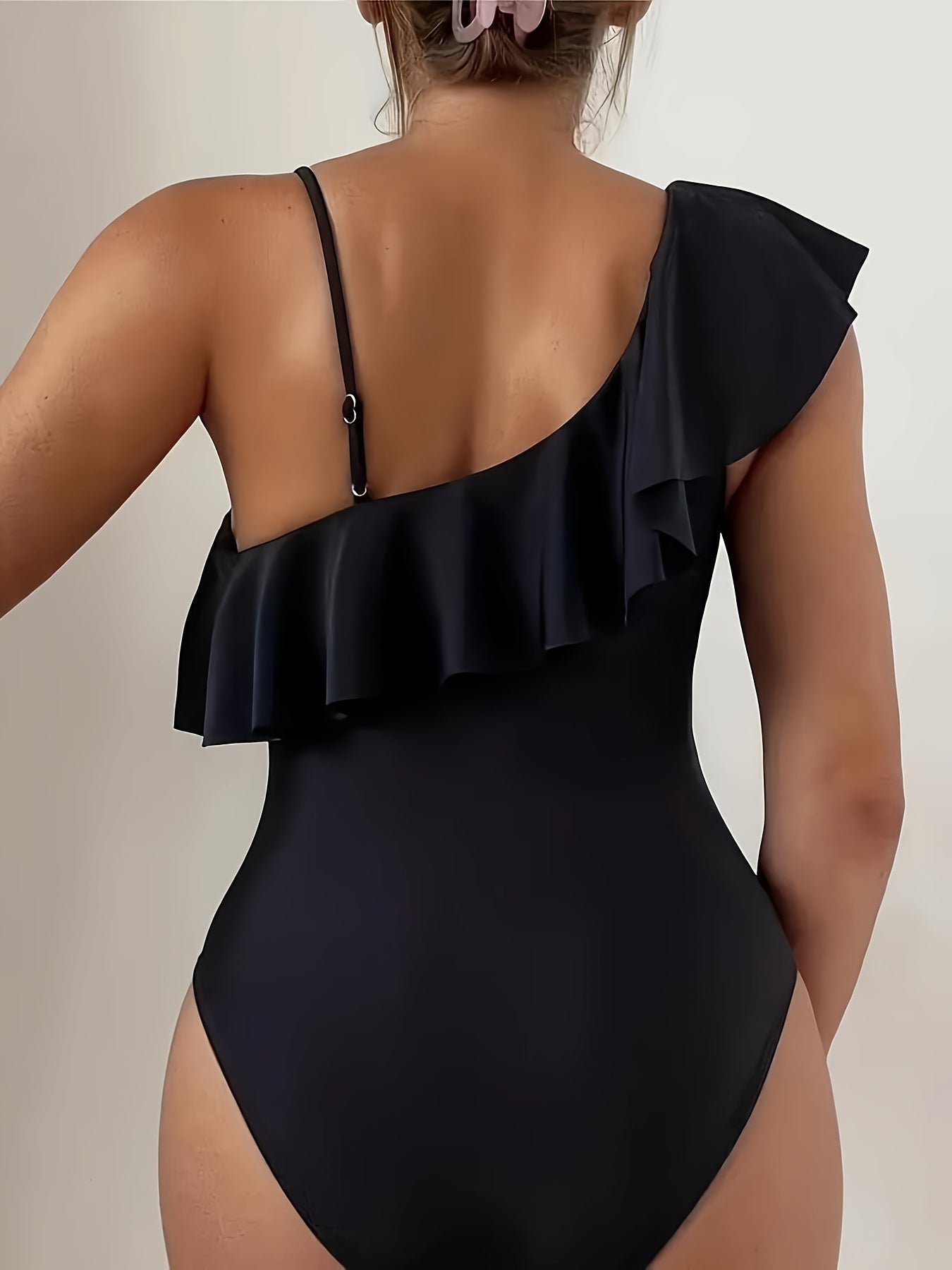 Maillot de bain une pièce élégant en maille à une épaule pour femme