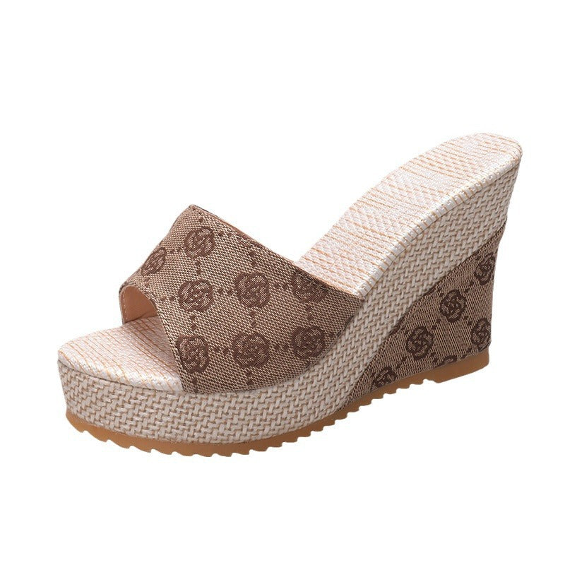 Pantoufles à plateforme en forme unique de fleur de prunier