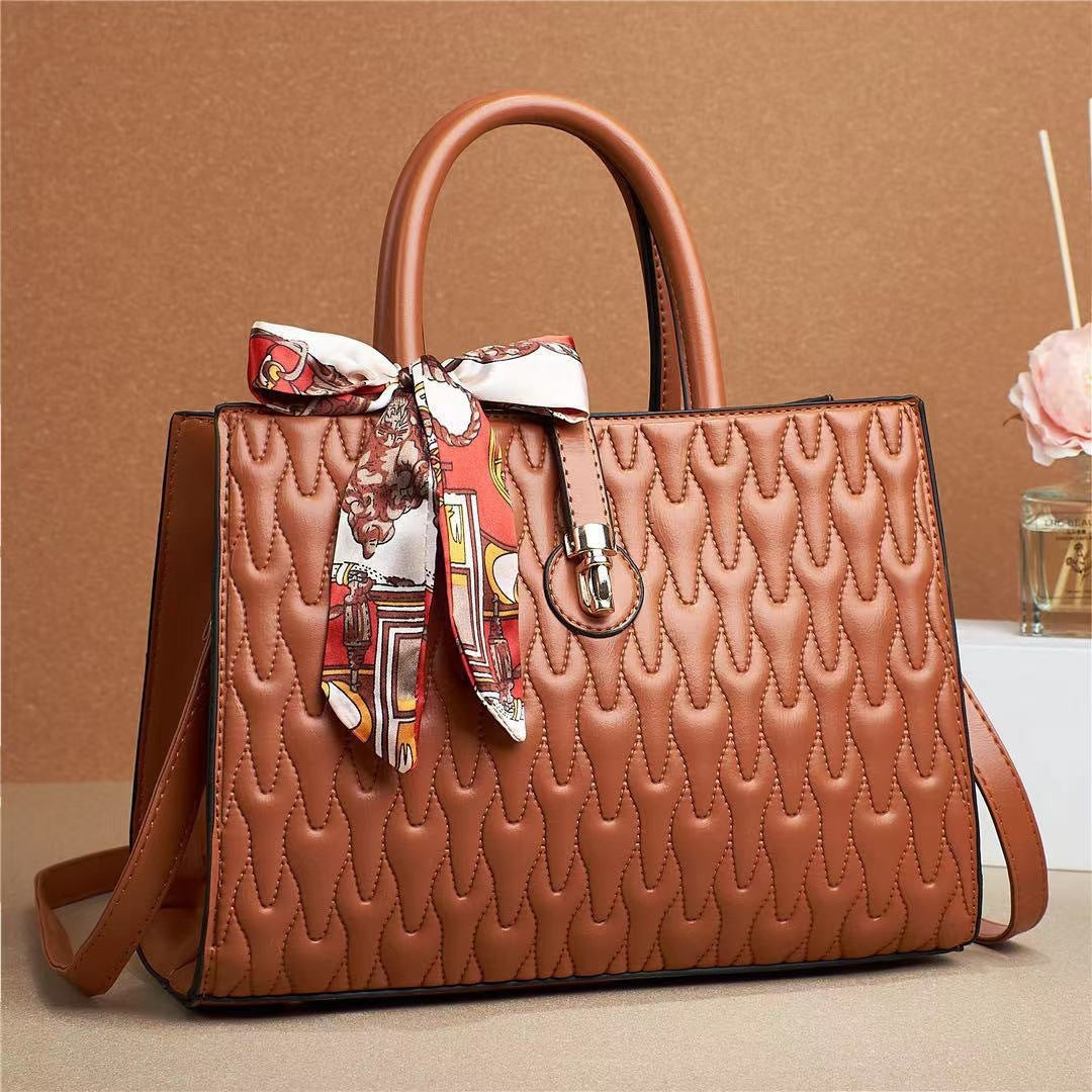 Sac  de couleur unie avec foulard en soie