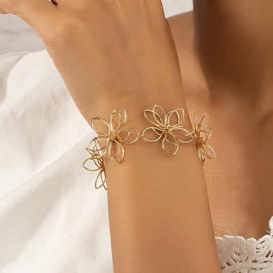 1 bracelet à chaîne fine en forme de fleur DORE