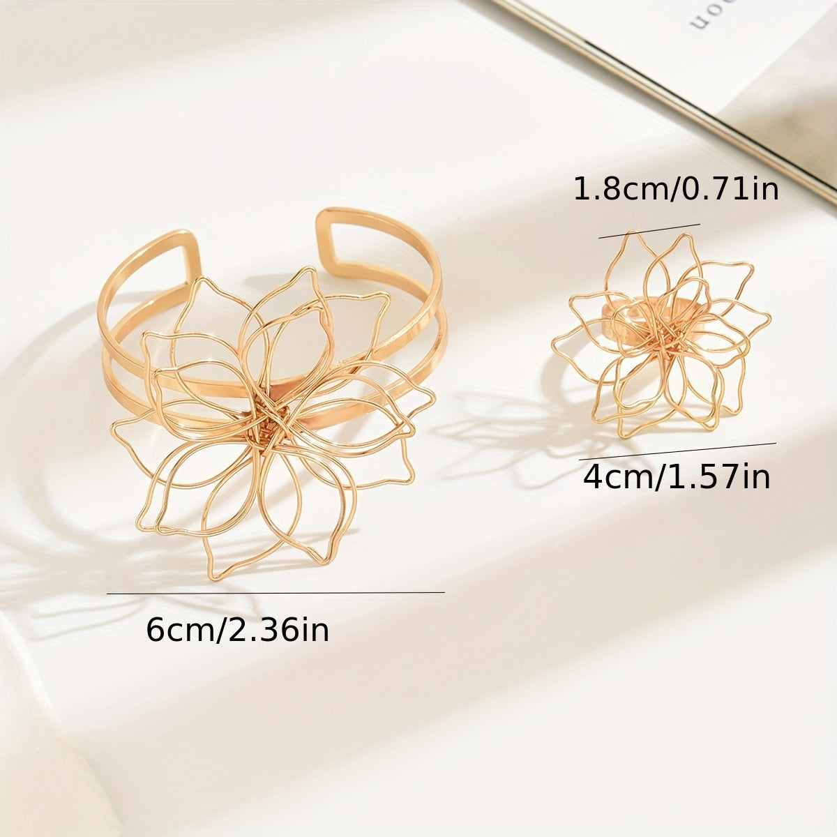 Ensemble de 2 bijoux élégants vintage dorés ajourés en forme de fleur