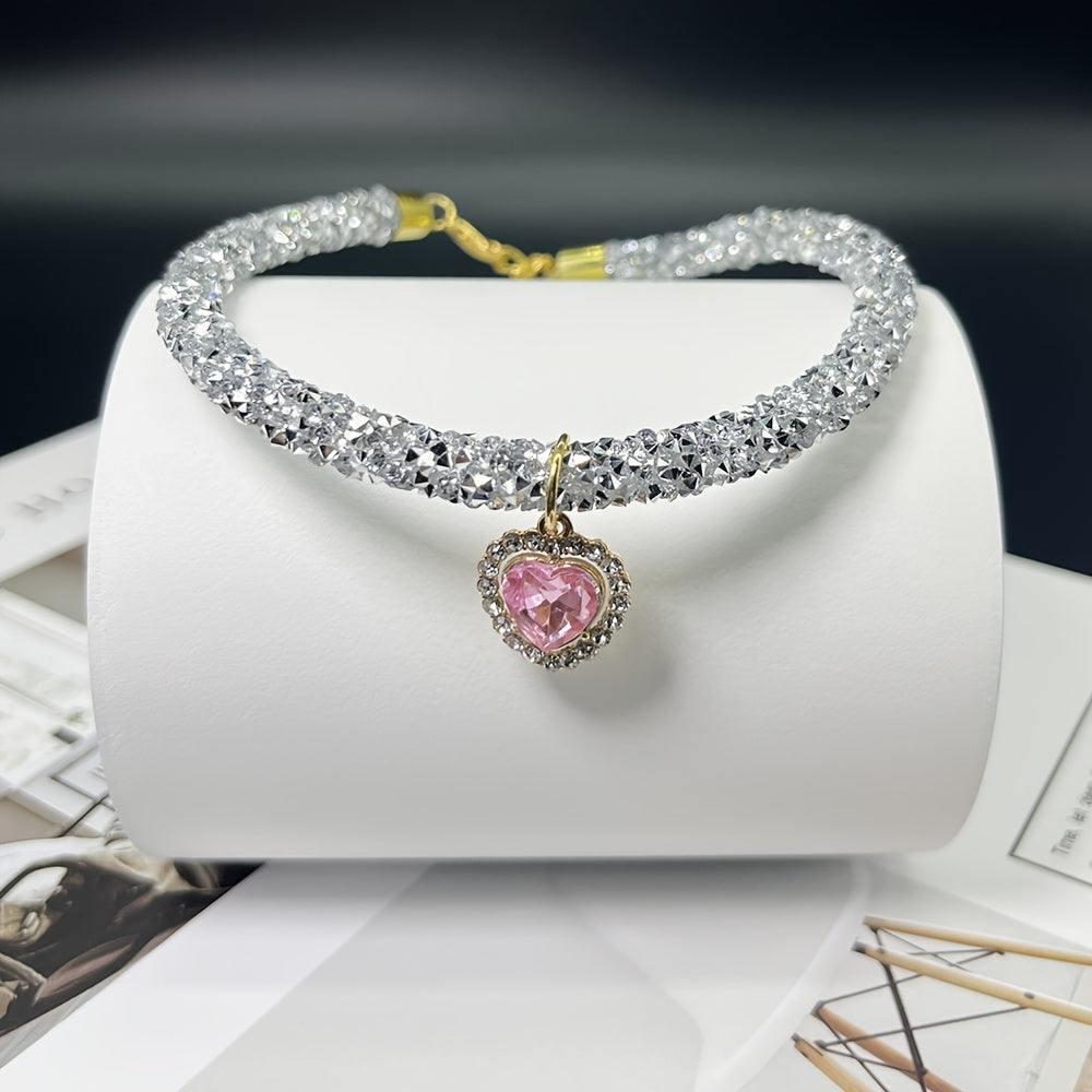 Collier pour animaux de compagnie orné de strass et d'un pendentif en forme de cœur
