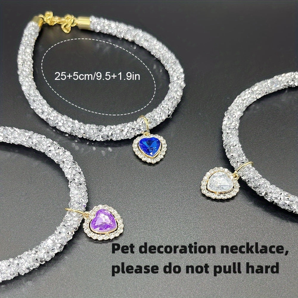 Collier pour animaux de compagnie orné de strass et d'un pendentif en forme de cœur