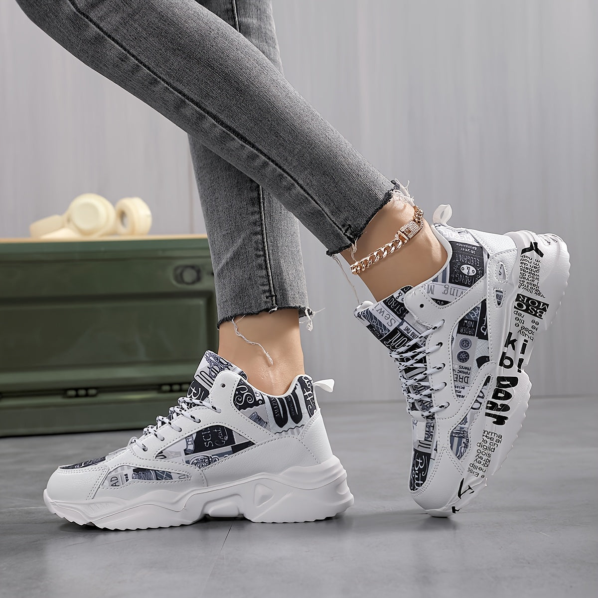 Trendy Graffiti Print Faux Leather Heighten Chunky Sneakers, Wear Resistance Non Slip Shock Absorption Sneakers, Casual Versatile Outdoor Sports Running Shoes Dad Shoes For Women & Men - Topdecheztop.fr