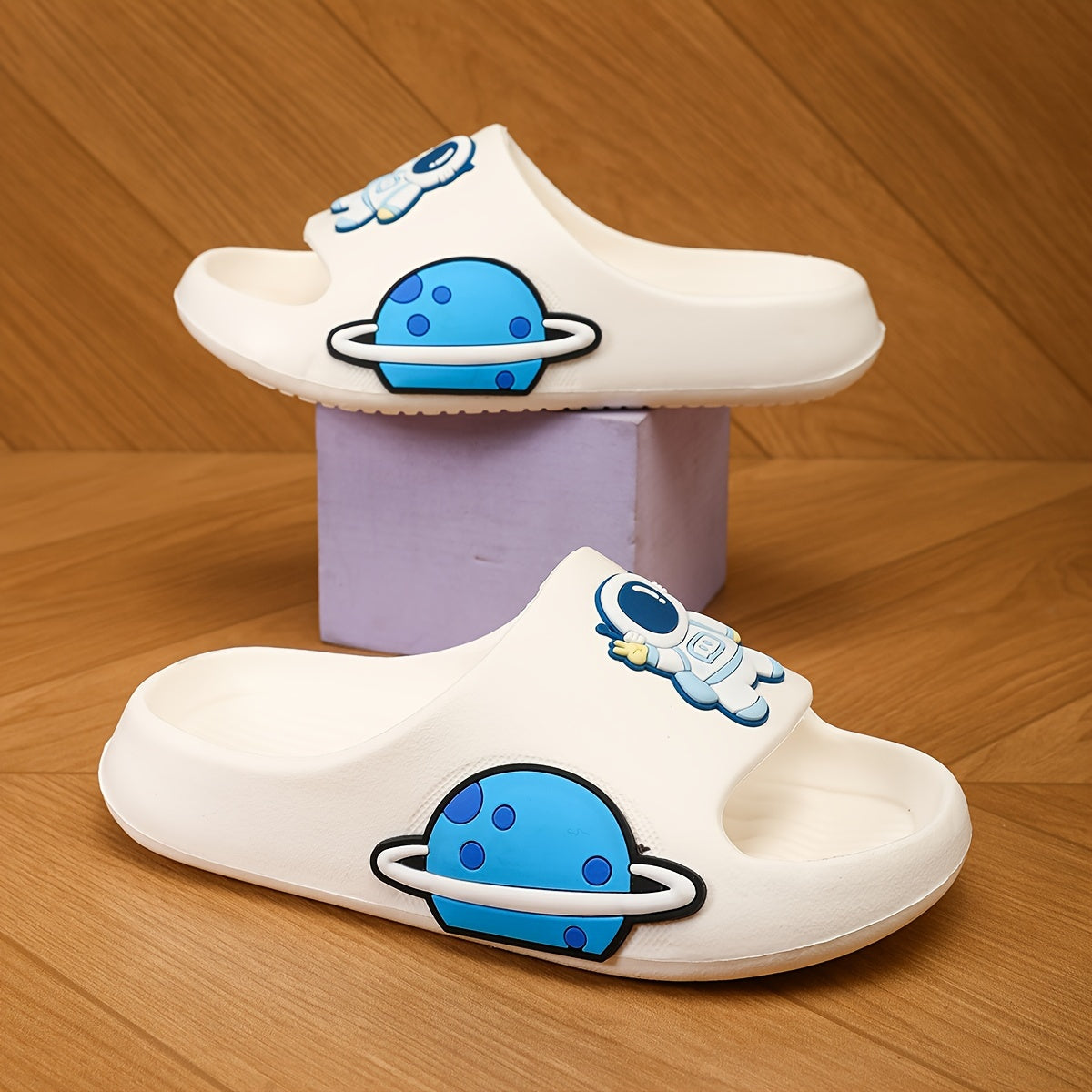 Boys' Cartoon Astronaut Slippers - Casual Cute Minimalist EVA Slip-On Sandals for Home & Outdoor - Breathable Lightweight Non-Slip for Children 14 and Under - Topdecheztop.fr