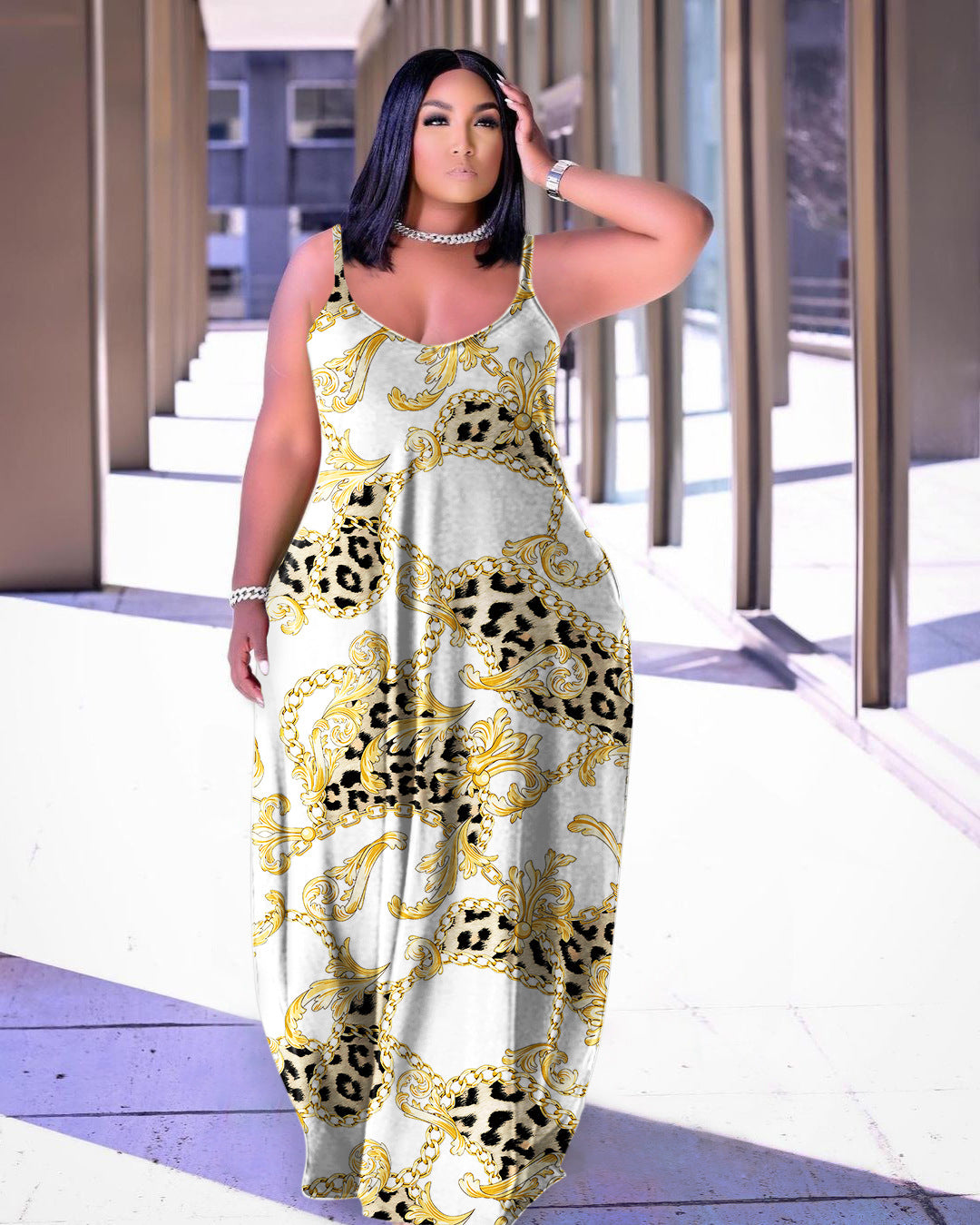 Robe d'été légère à fines bretelles et imprimé floral