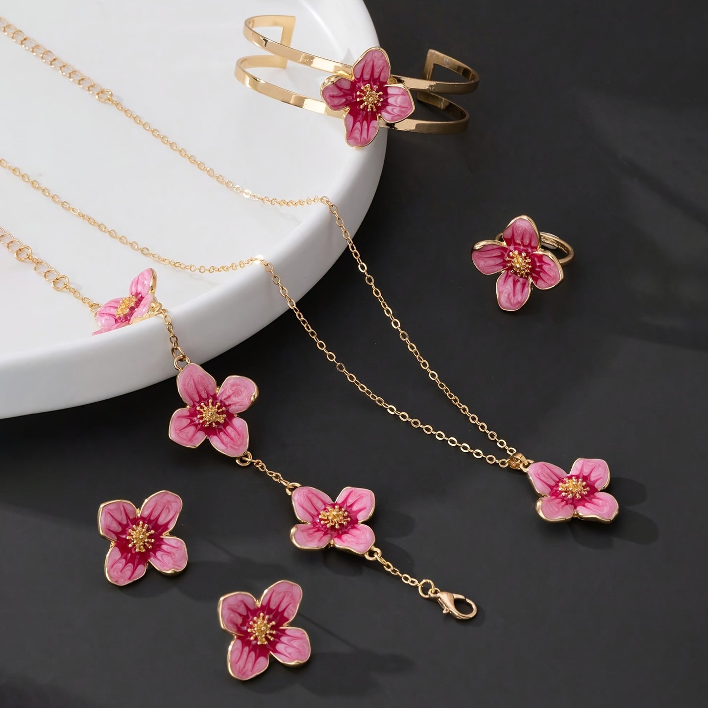 Ensemble de cinq bijoux pour femme