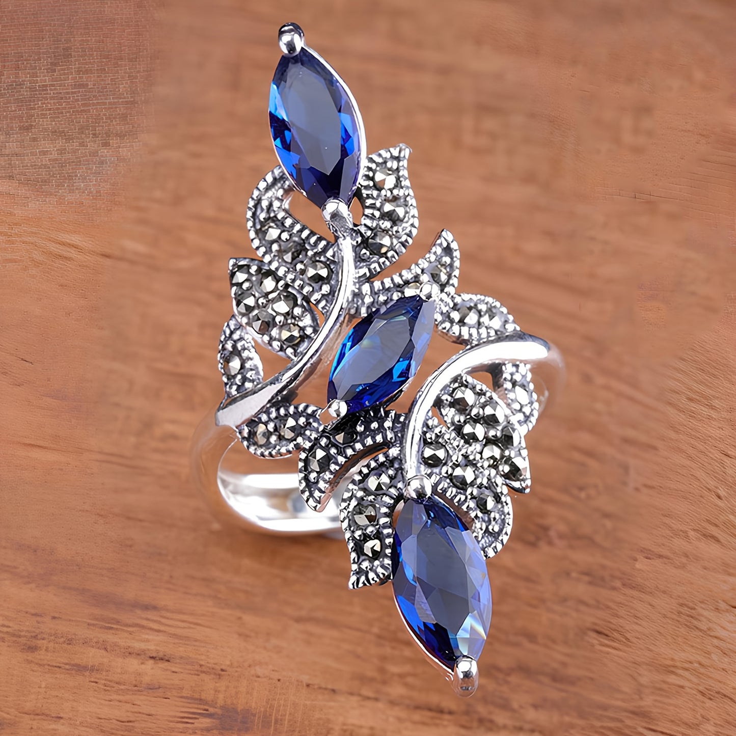 Découvrez l'élégance intemporelle avec cette bague large ajustable