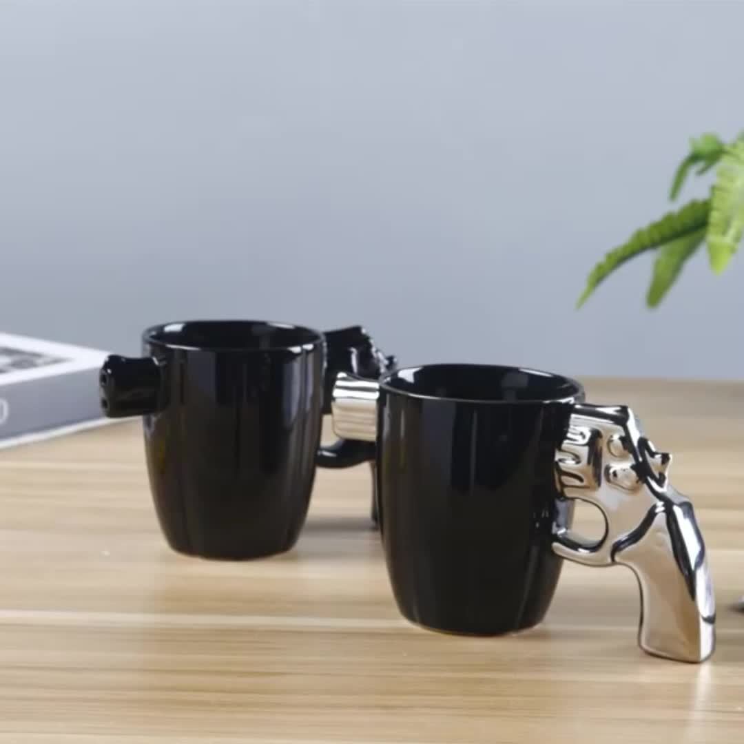 Mug en céramique en forme de pistolet (1 pièce)