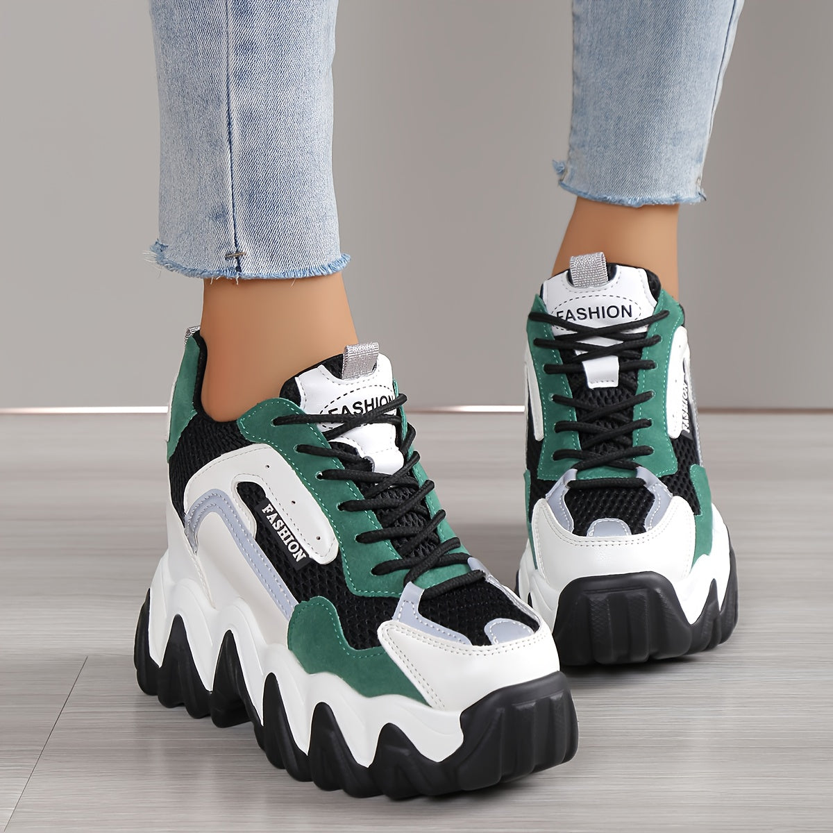 Chaussures de sport élégantes pour femmes, avec semelles épaisses