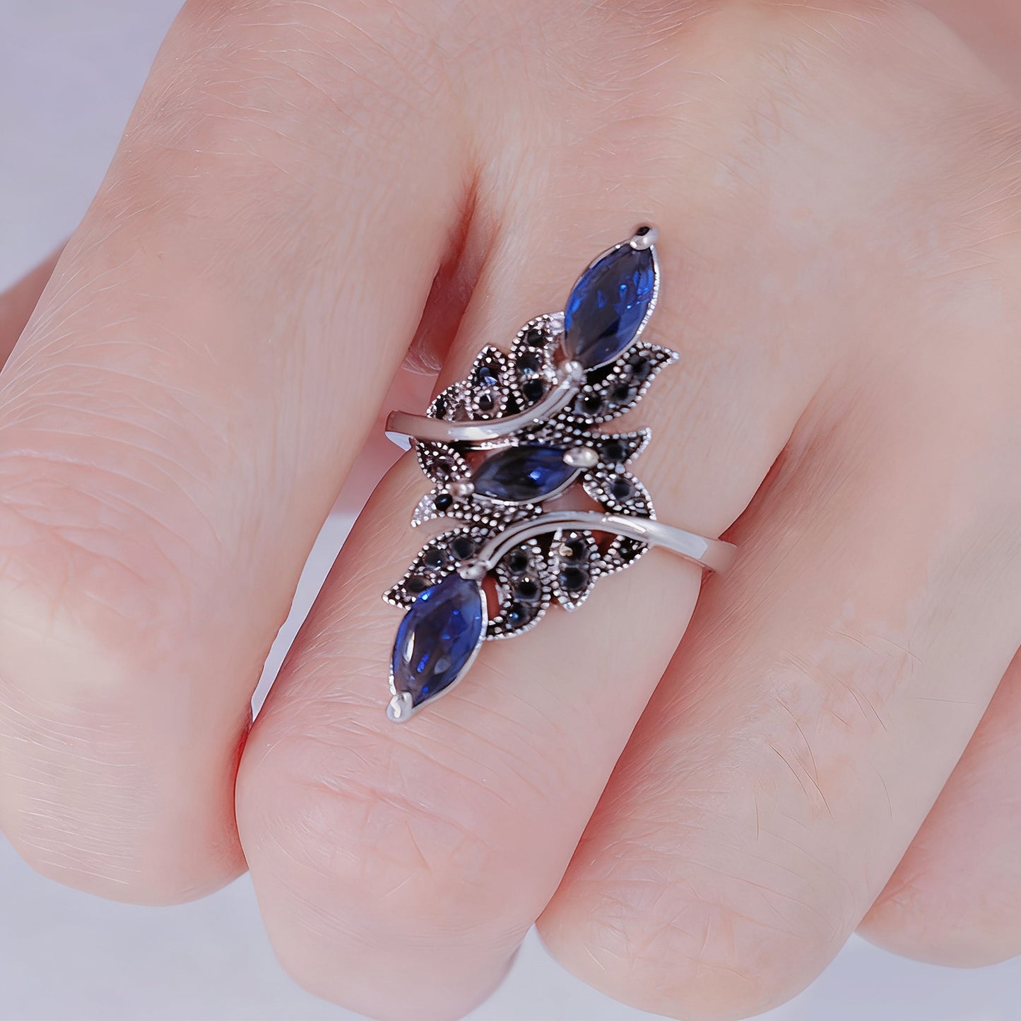 Découvrez l'élégance intemporelle avec cette bague large ajustable