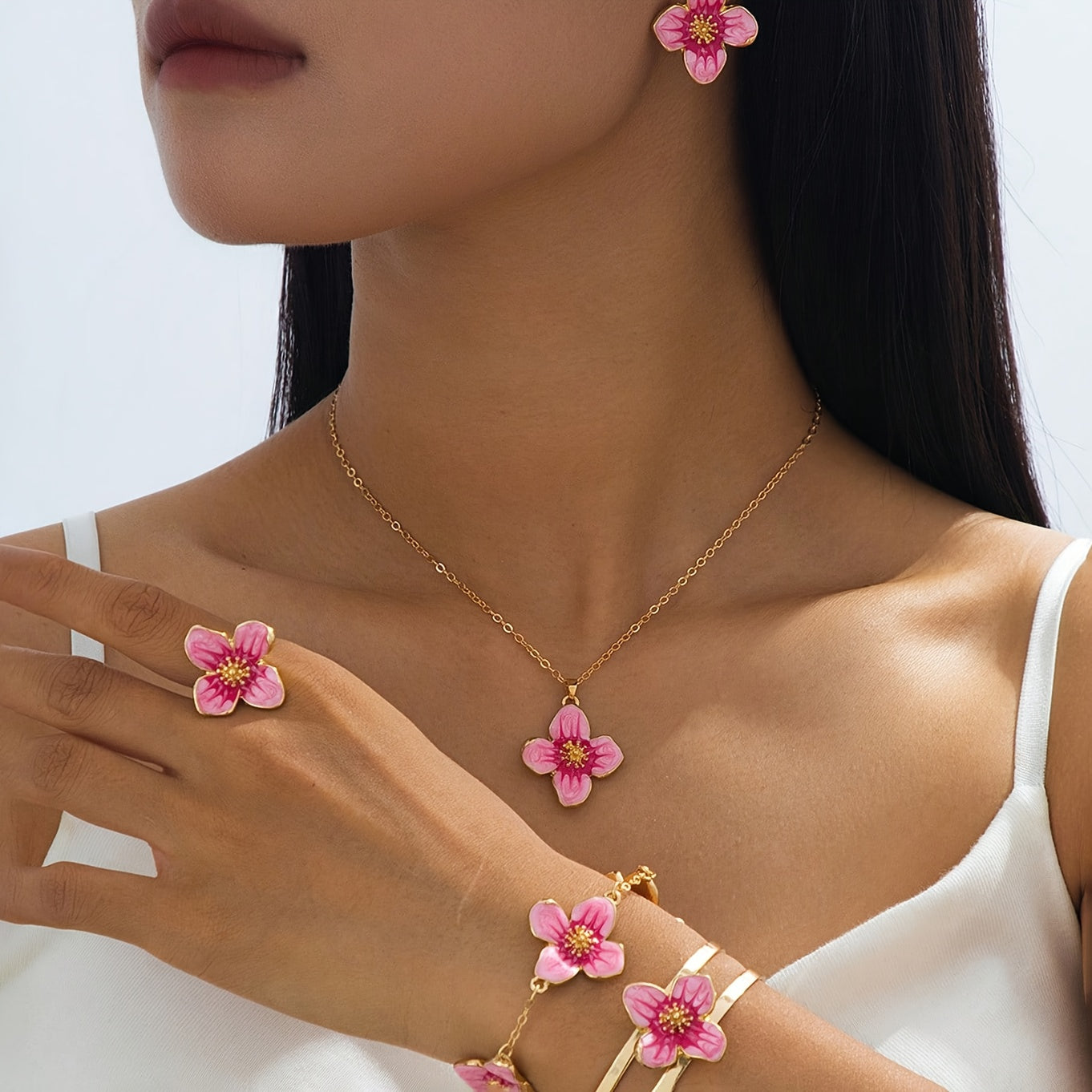 Ensemble de cinq bijoux pour femme