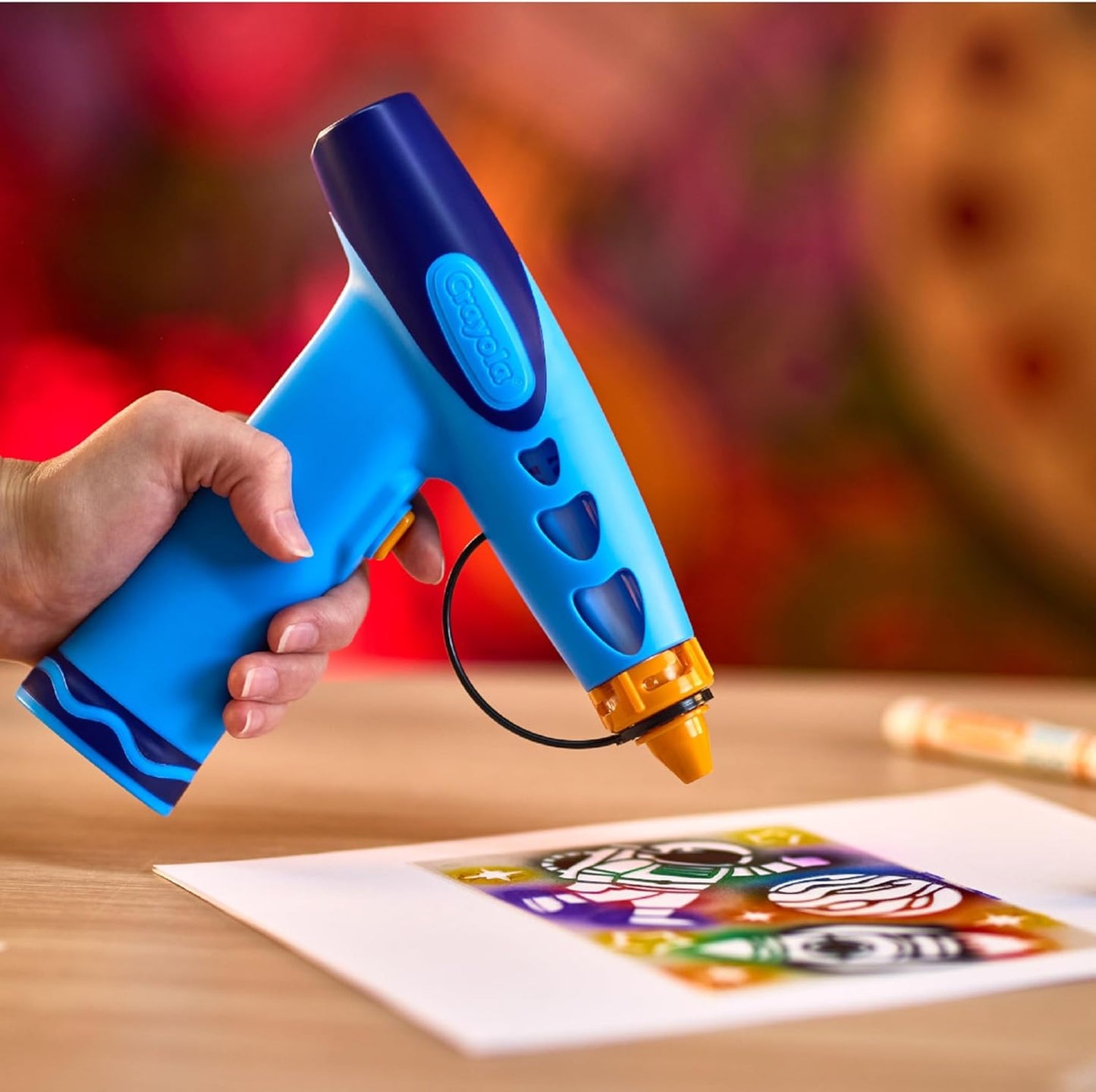CRAYOLA Marker Airbrush – Aérographe Créatif pour Enfants avec 8 Feutres Lavables et 5 Pochoirs – Jouet Éducatif pour Activités Artistiques, à partir de 6 Ans, 74-7696