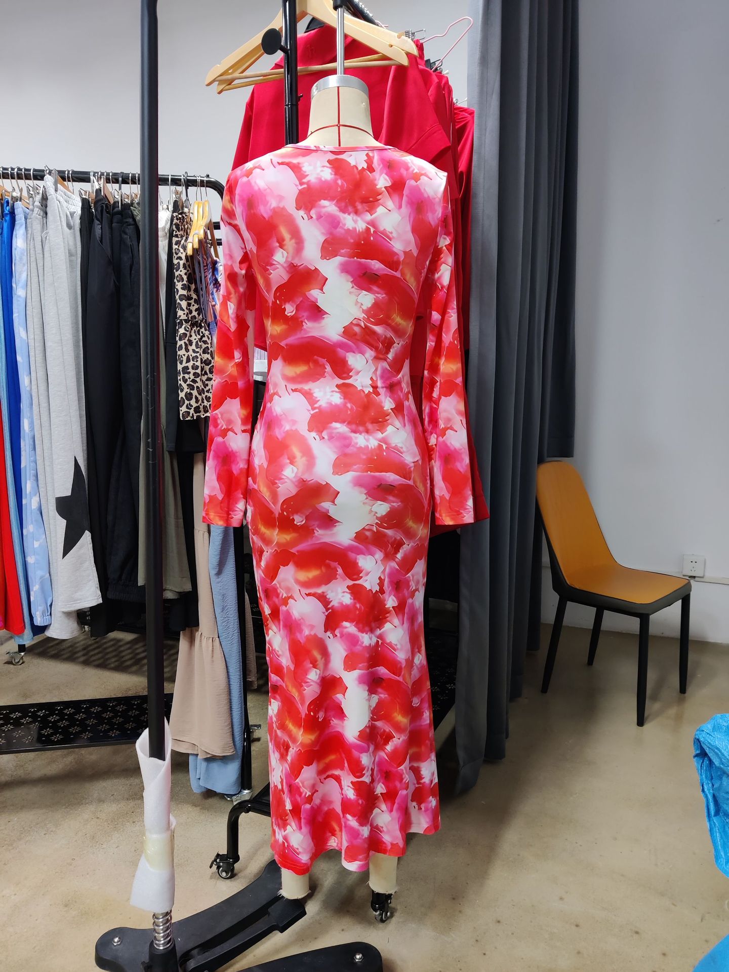 Robe cintrée imprimée pour femme, alliant élégance et style haut de gamme