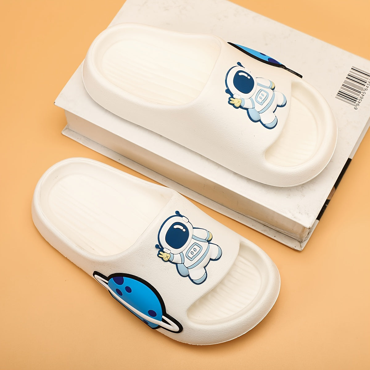 Boys' Cartoon Astronaut Slippers - Casual Cute Minimalist EVA Slip-On Sandals for Home & Outdoor - Breathable Lightweight Non-Slip for Children 14 and Under - Topdecheztop.fr