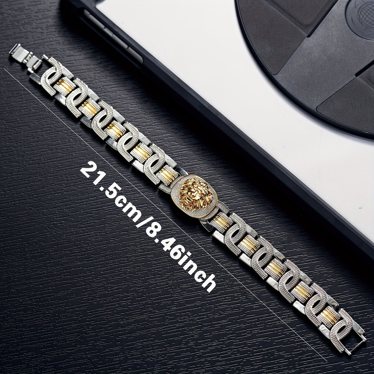 Bracelet plaqué or, motif lion