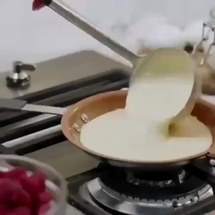 Poêle pliante double face en fonte robuste