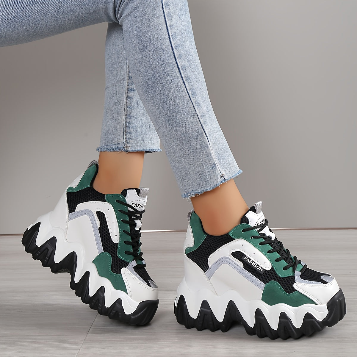 Chaussures de sport élégantes pour femmes, avec semelles épaisses