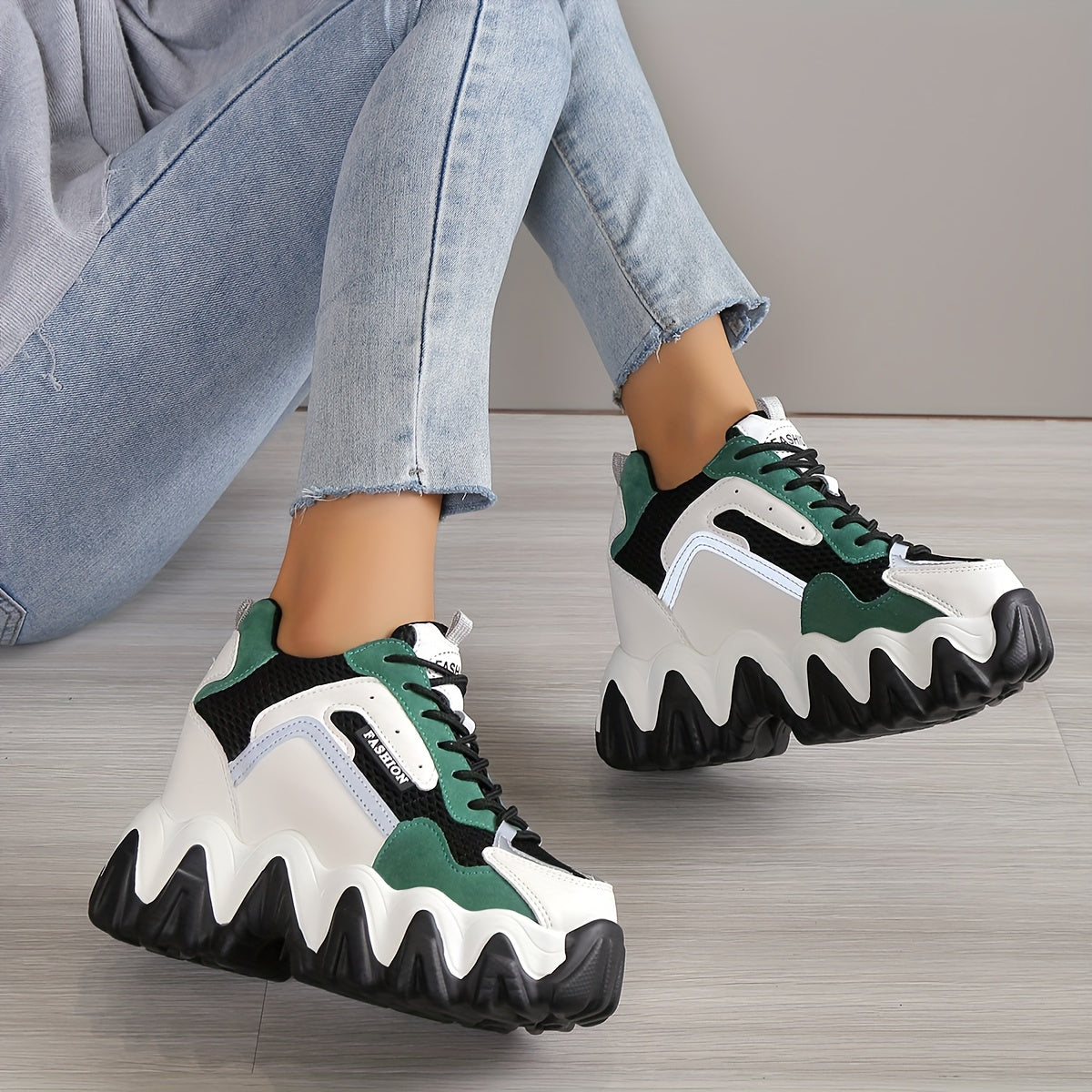 Chaussures de sport élégantes pour femmes, avec semelles épaisses