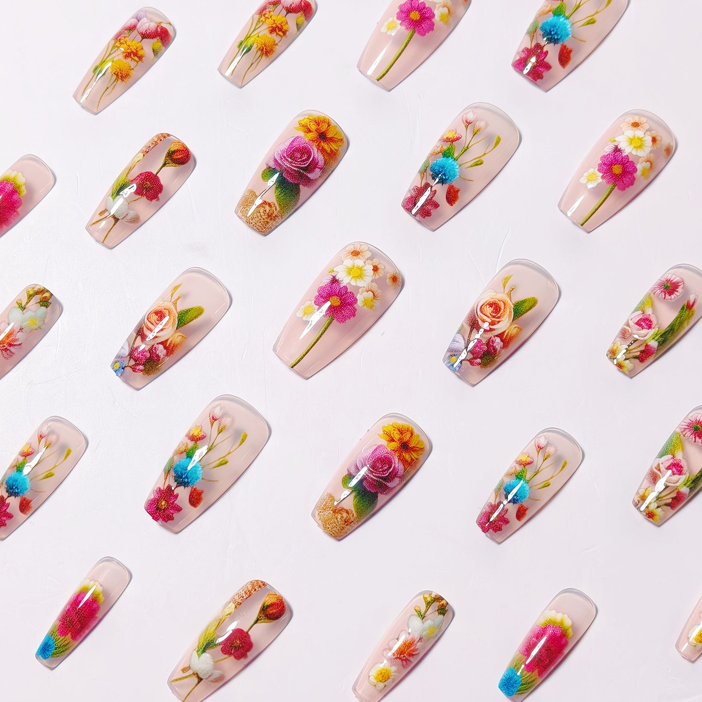 Faux ongles transparents brillants de longueur moyenne