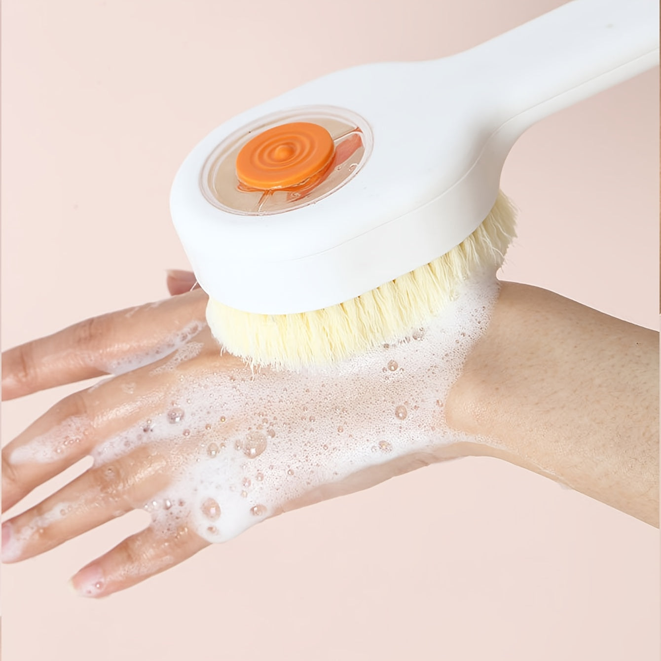 1 brosse de bain avec un long manche en nylon pour frotter le dos et une boule de bain exfoliante