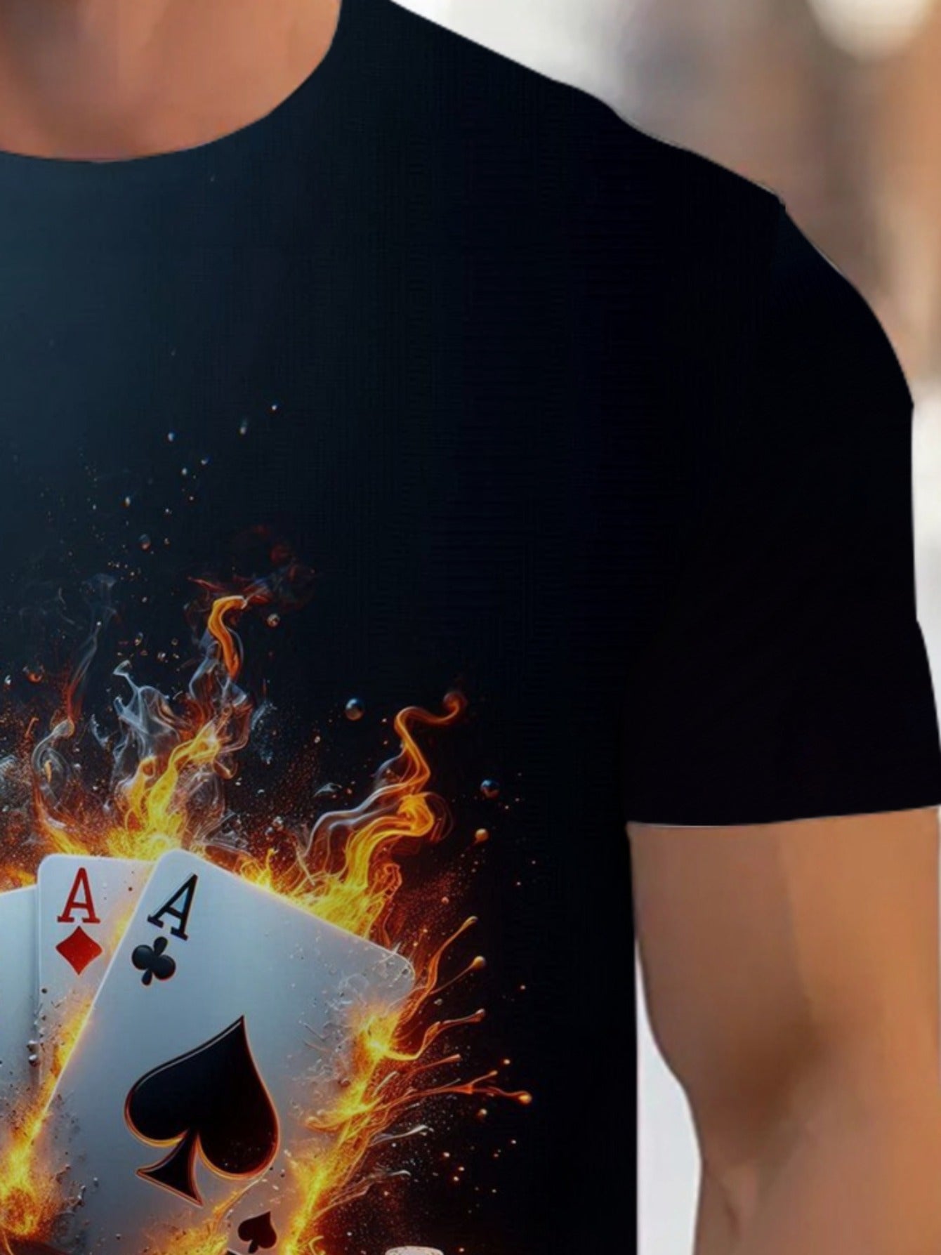 T-shirt noir pour homme avec motif dynamique de cartes de poker