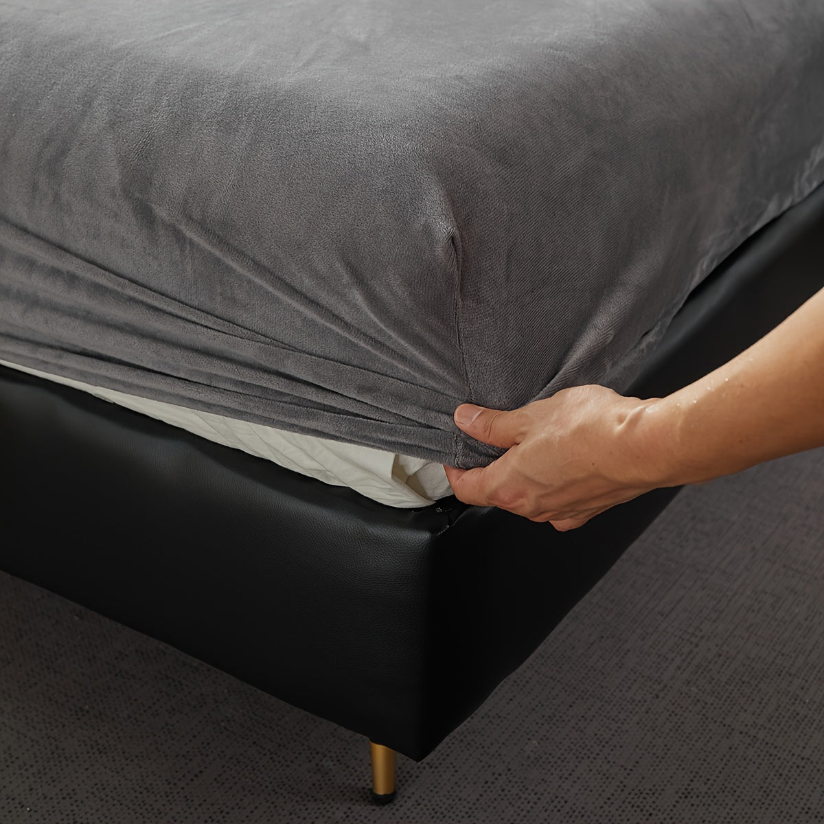 1pc Thickened Velvet Fitted Sheet For All Season, Soft Skin-friendly Warm Autumn And Winter Bedding Solid Color Mattress Protector, For Bedroom, Guest Room, With Deep Pocket, Fitted Bed Sheet Only - Topdecheztop.fr