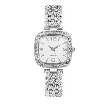 Petite montre carrée en diamant avec le bracelet